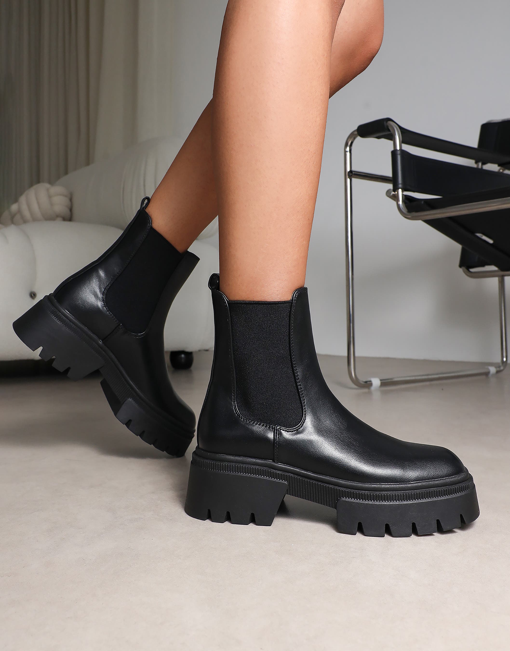 Judd Black Chunky Chelsea Boots | SIMMI London