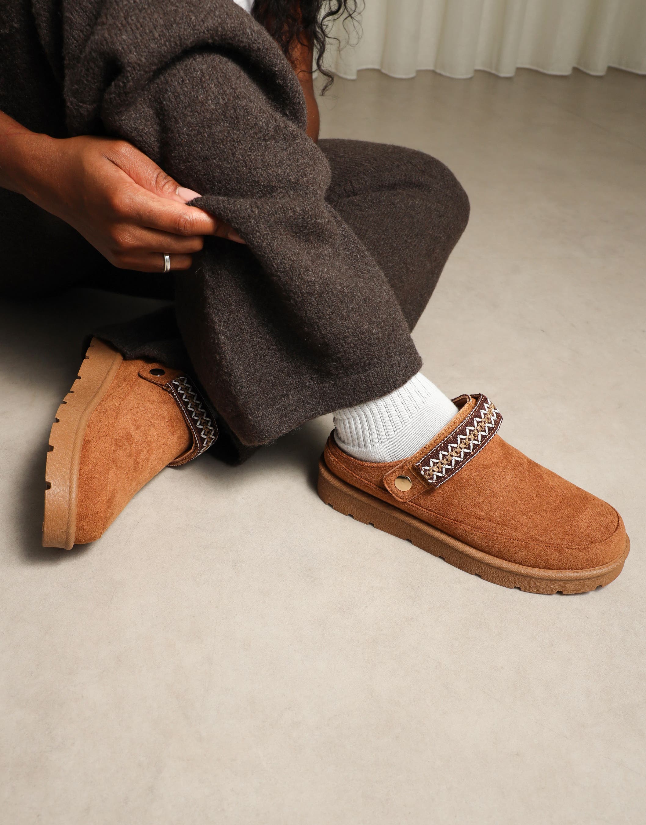 Kelsi Chestnut Slippers | SIMMI London