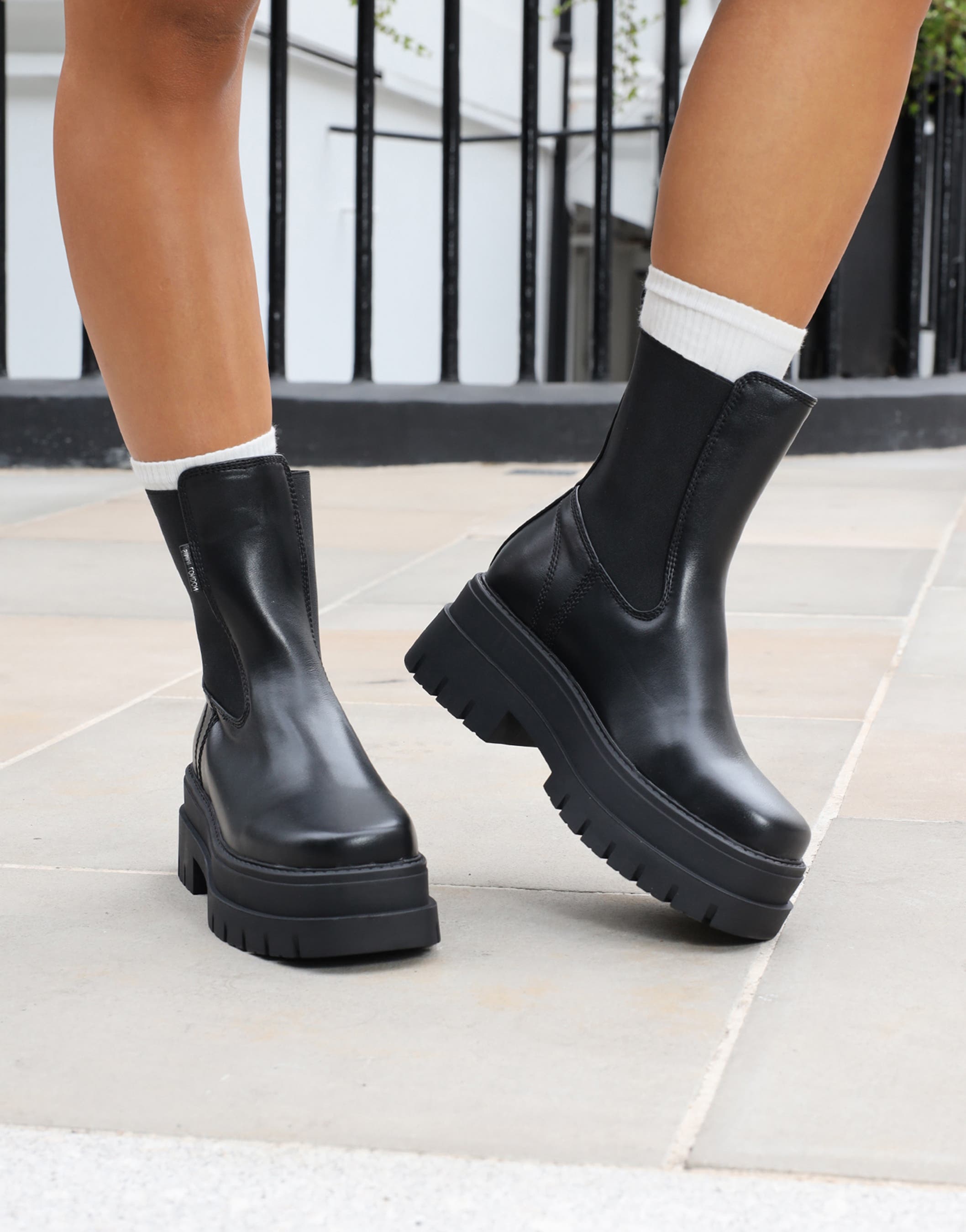 Arvin Black Chelsea Chunky Ankle Boots | SIMMI London
