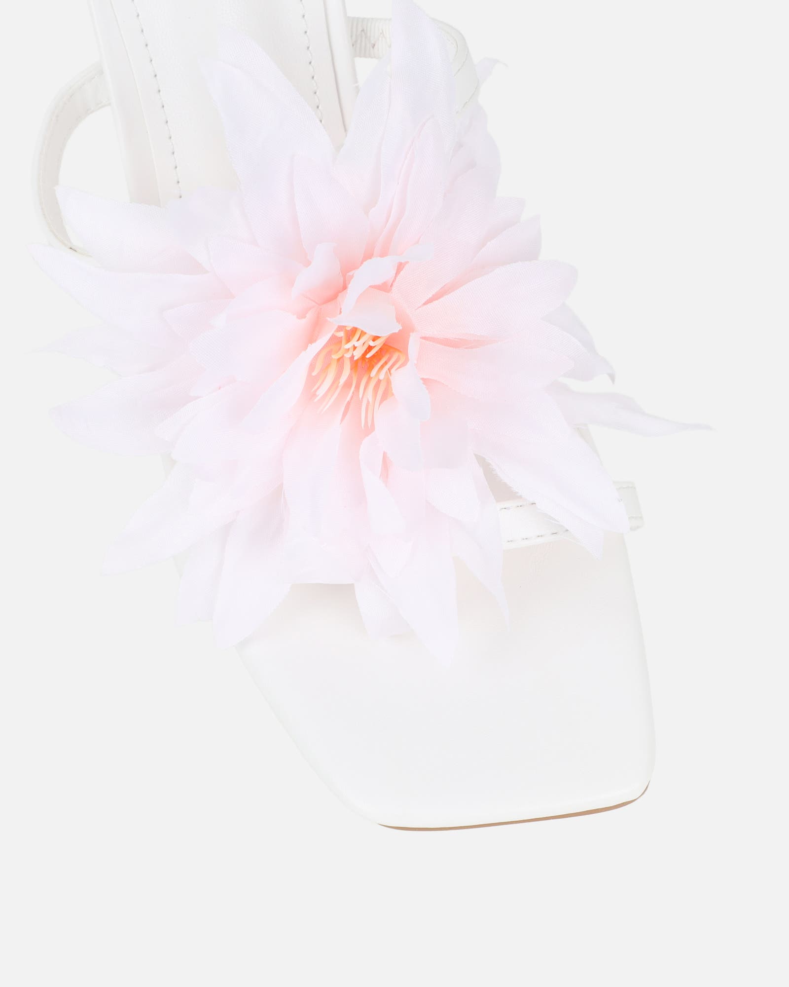 Vaughan White Flower Detail Mules | SIMMI London