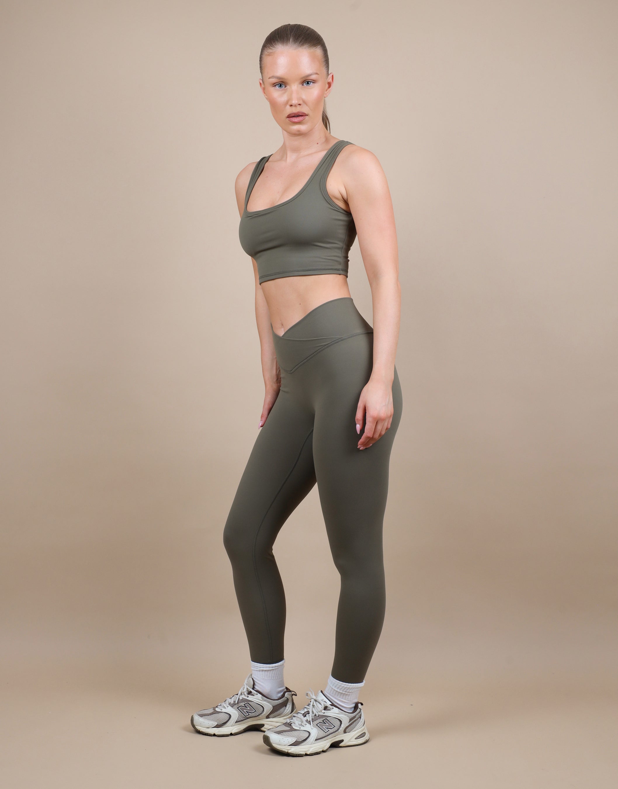 Blake V Front Leggings In Olive | SIMMI London