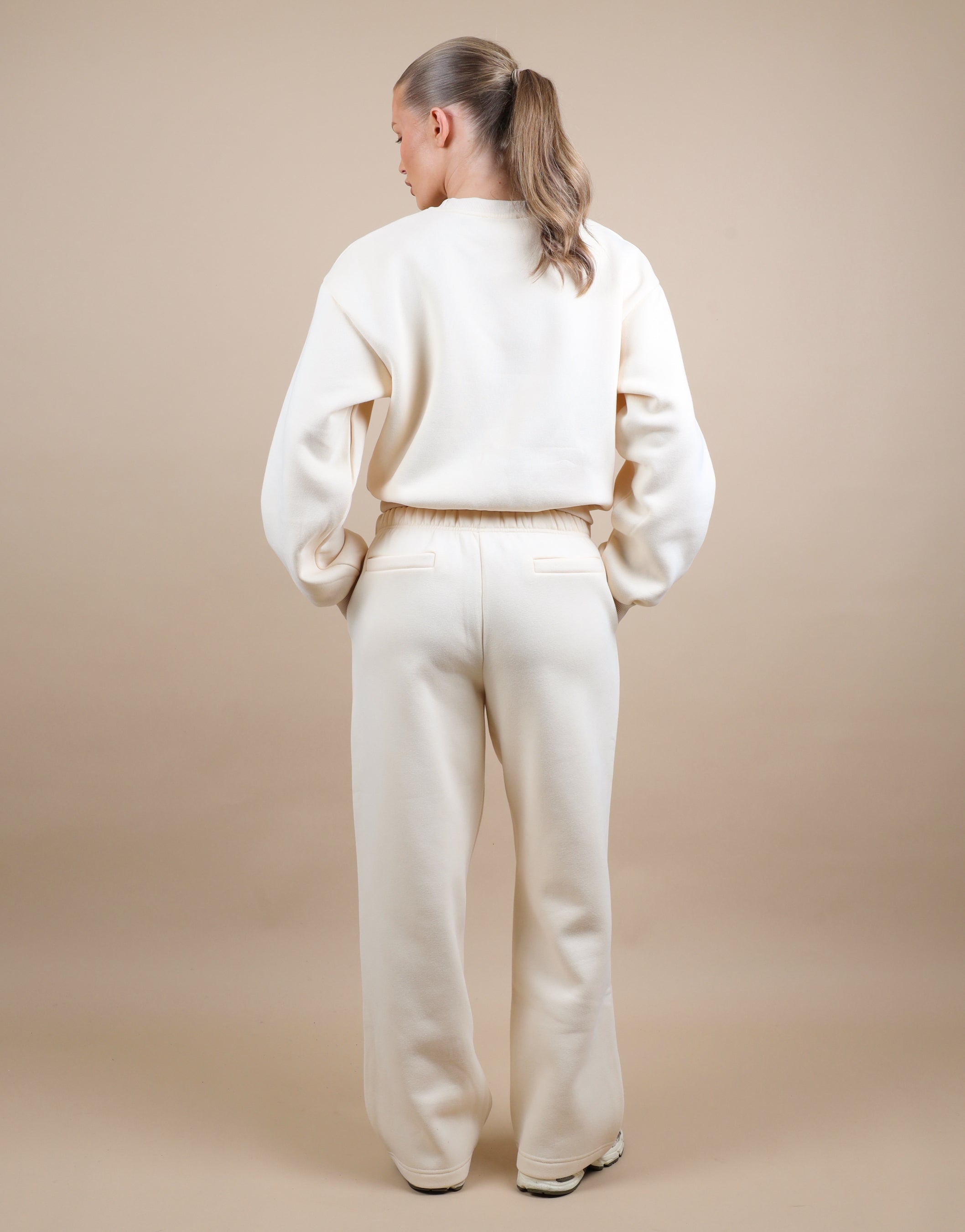 Kendall Cropped Sweatshirt | SIMMI London