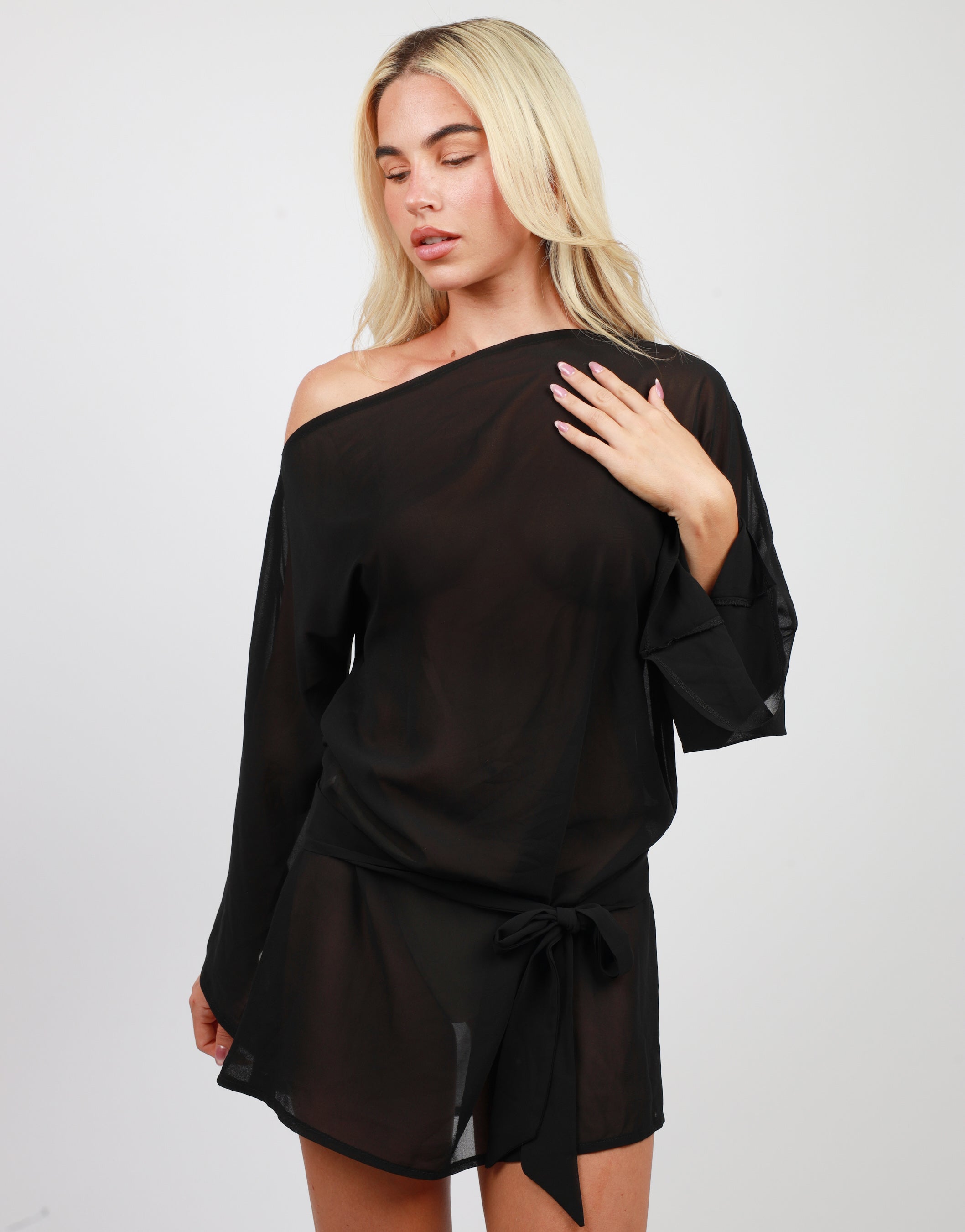 Thea Chiffon Mini Beach Cover Up in black | SIMMI London