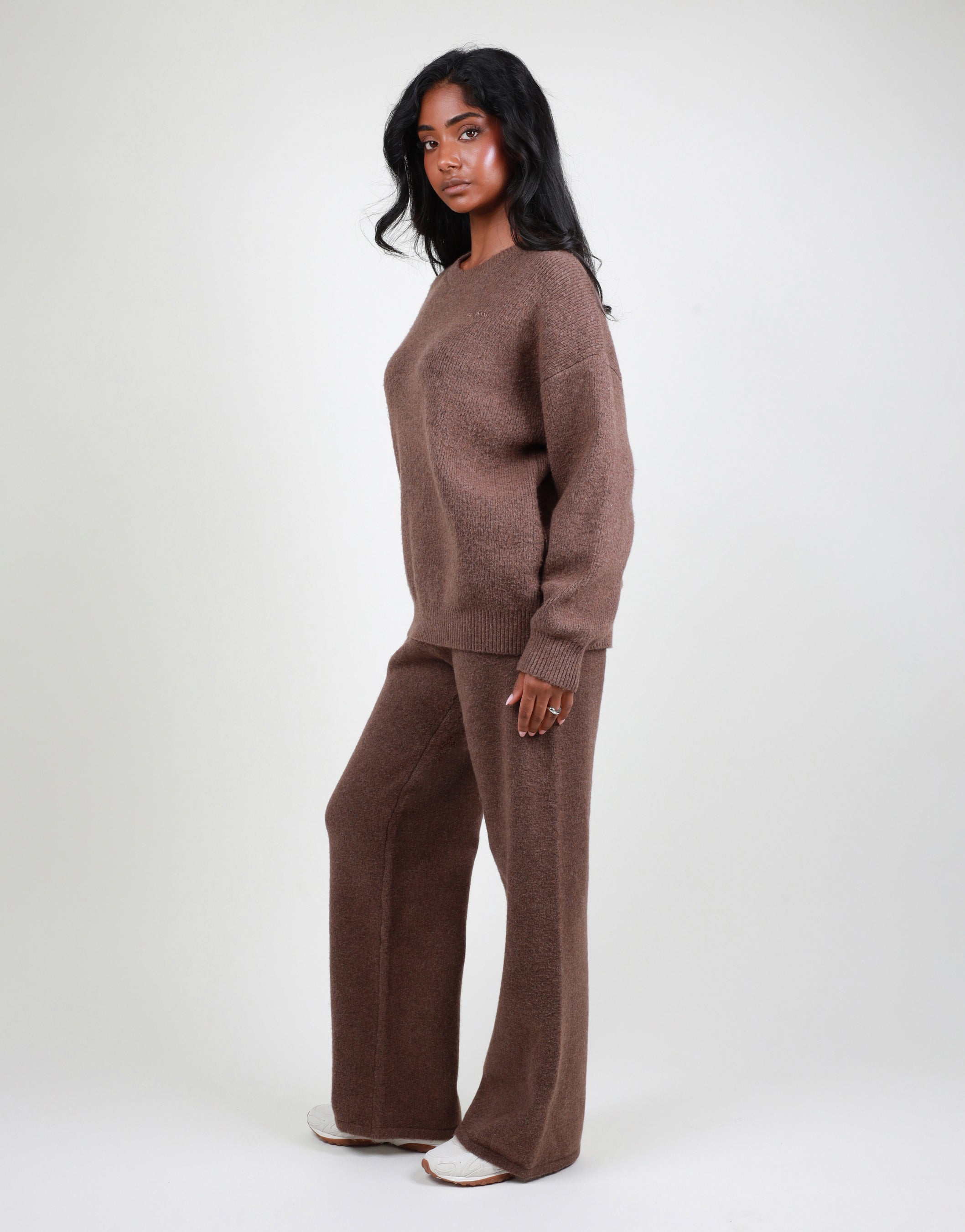 Cara Simmi Studios Crew Neck In Brown