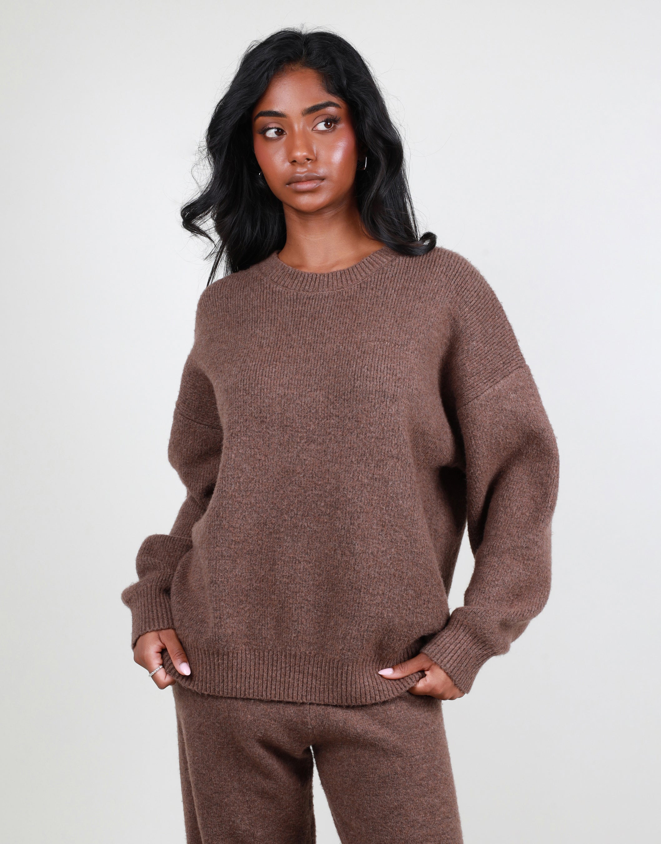 Cara Simmi Studios Crew Neck In Brown