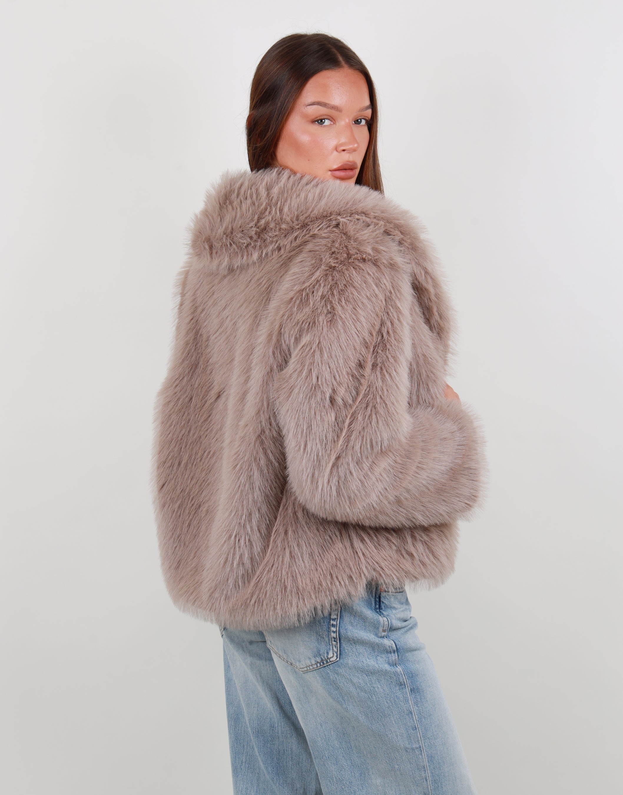 Jasmine Oversized Fur Collar Coat in Mocha