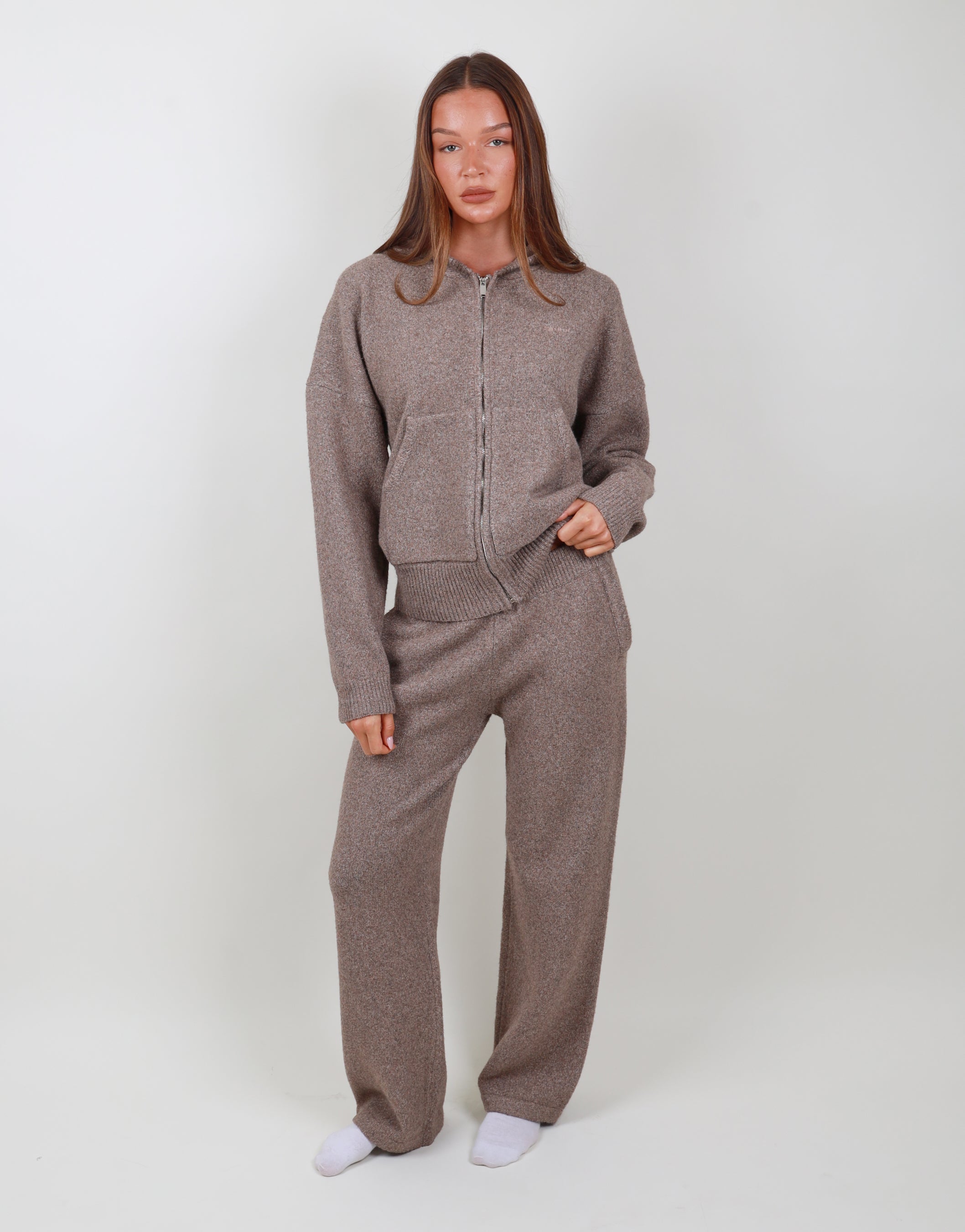 Elara Knit trouser in mocha | SIMMI London