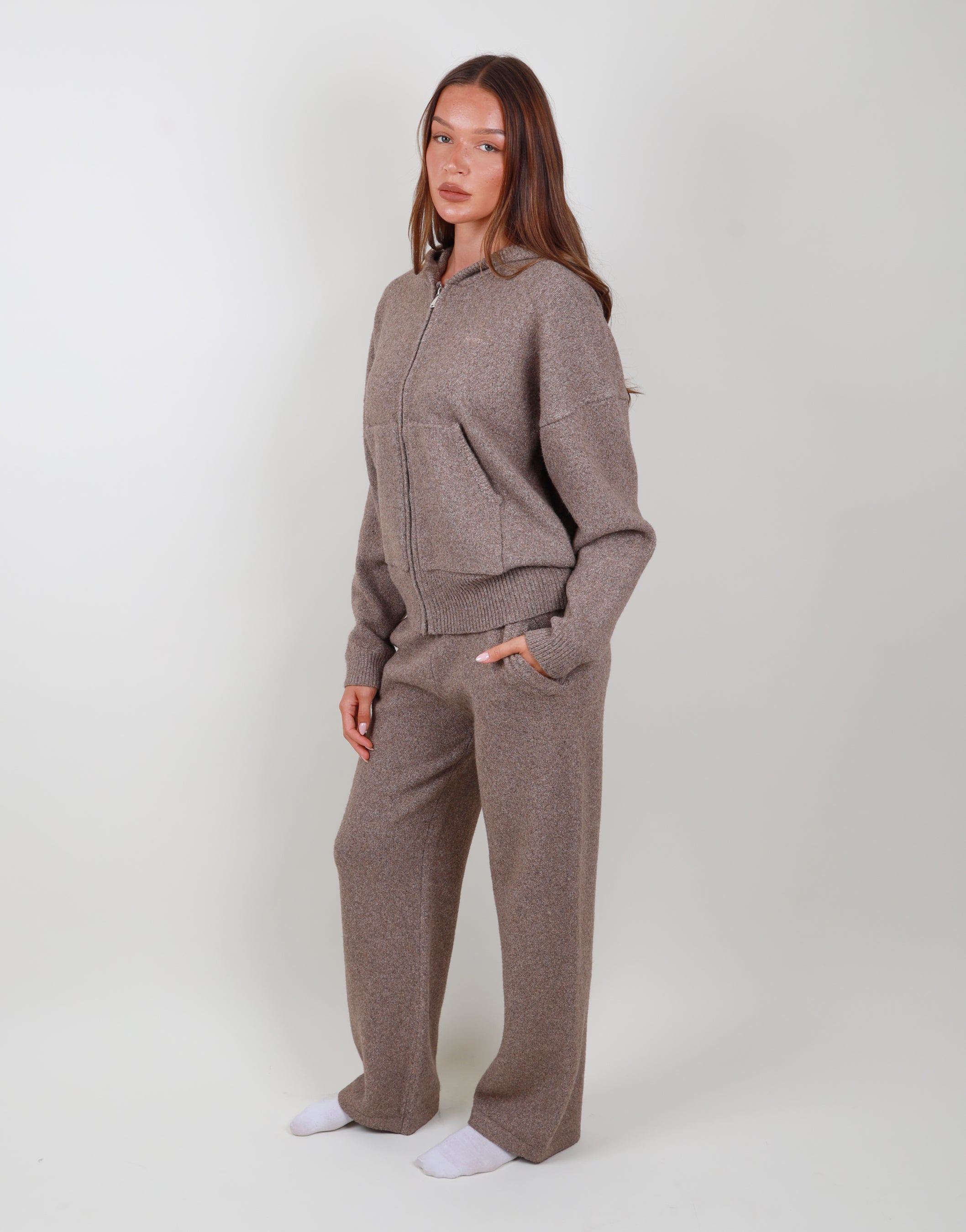 Elara Knit trouser in mocha | SIMMI London