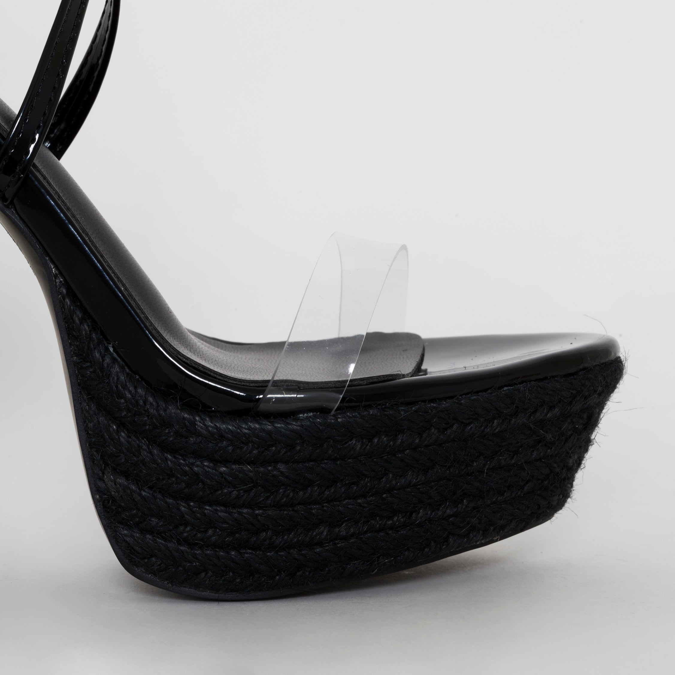 SIMMI SHOES / AKIRA BLACK PATENT LACE UP PLATFORM HEELS