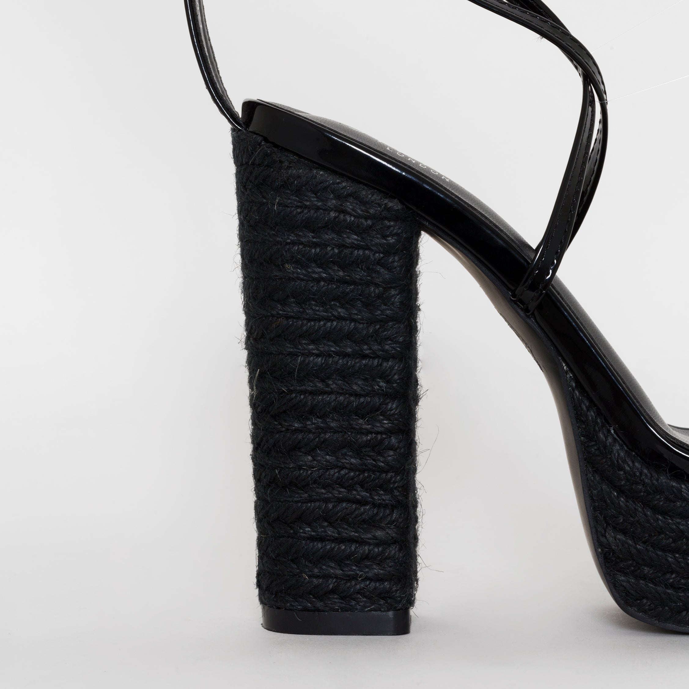 SIMMI SHOES / AKIRA BLACK PATENT LACE UP PLATFORM HEELS