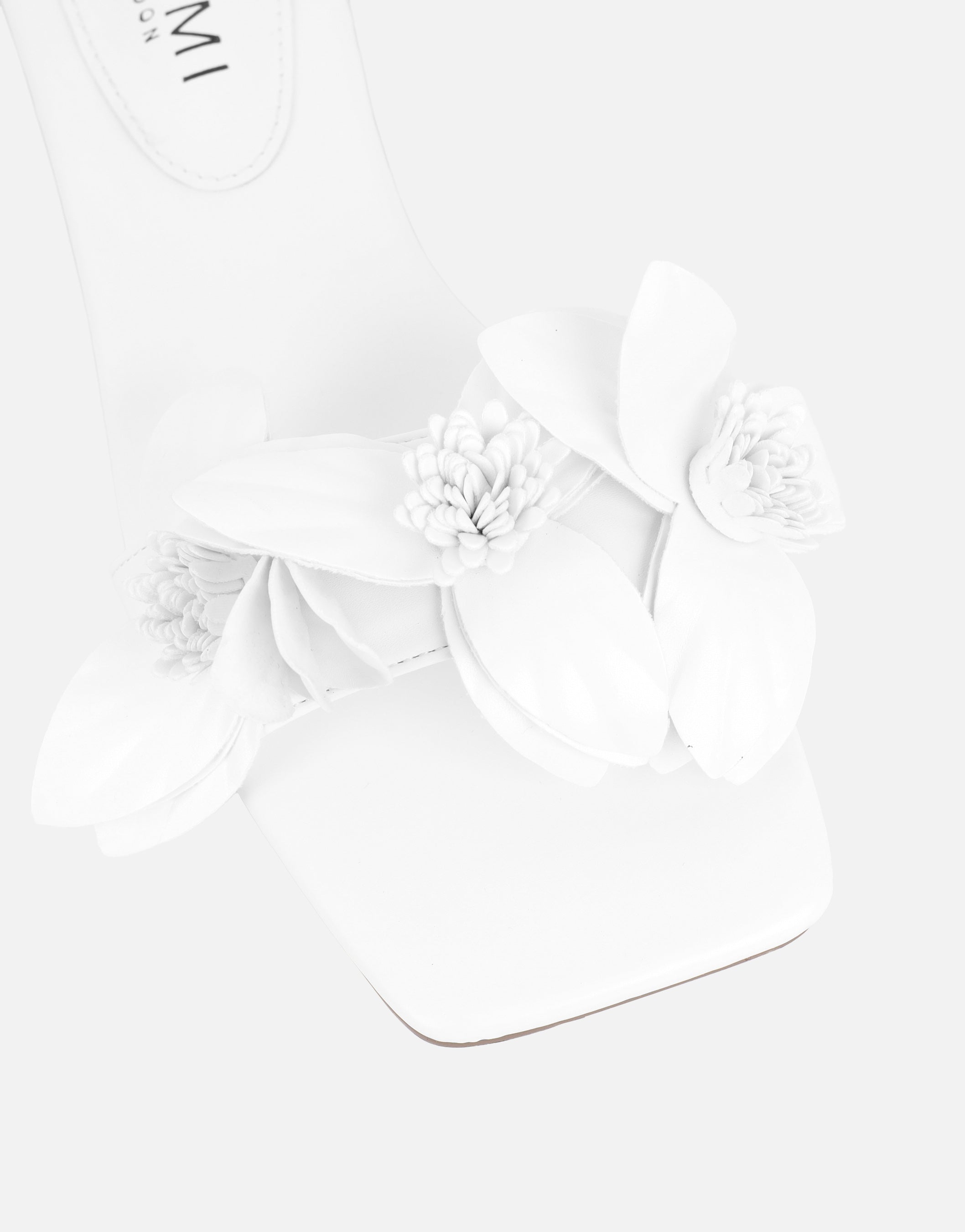 Gilly White Flower Detail Flat Sandals | SIMMI London