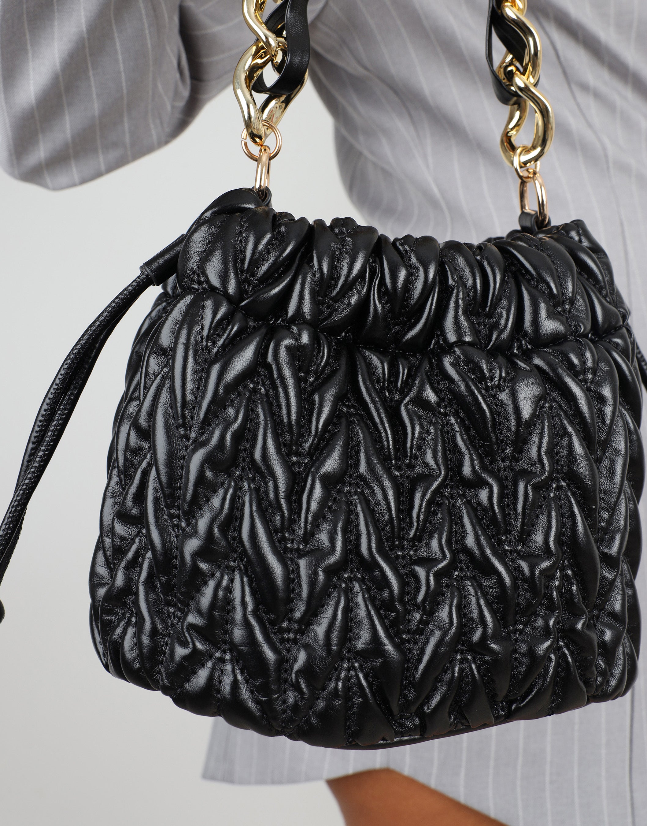 Amanza Black Mini Chain Bucket Bag | SIMMI London