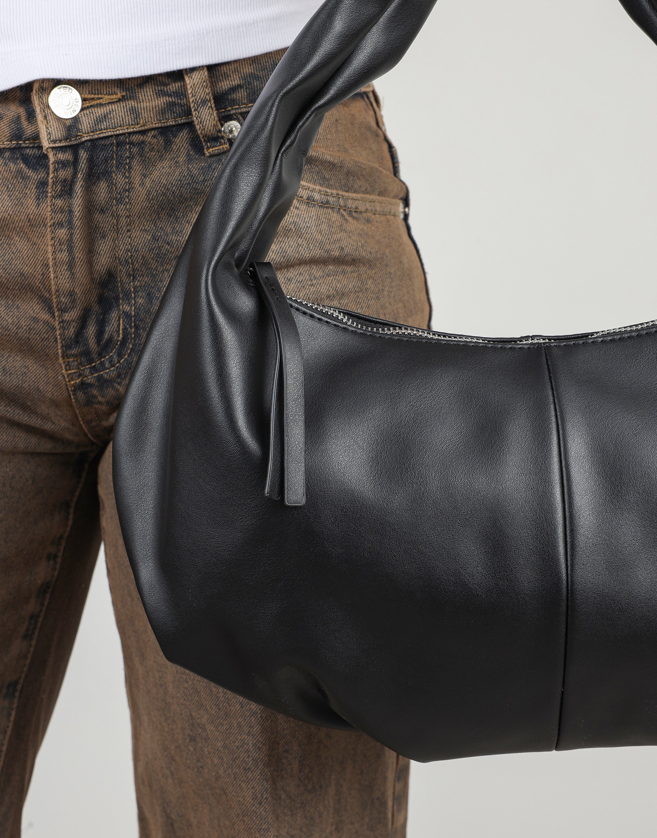 Carys Black Shoulder Bag | SIMMI London