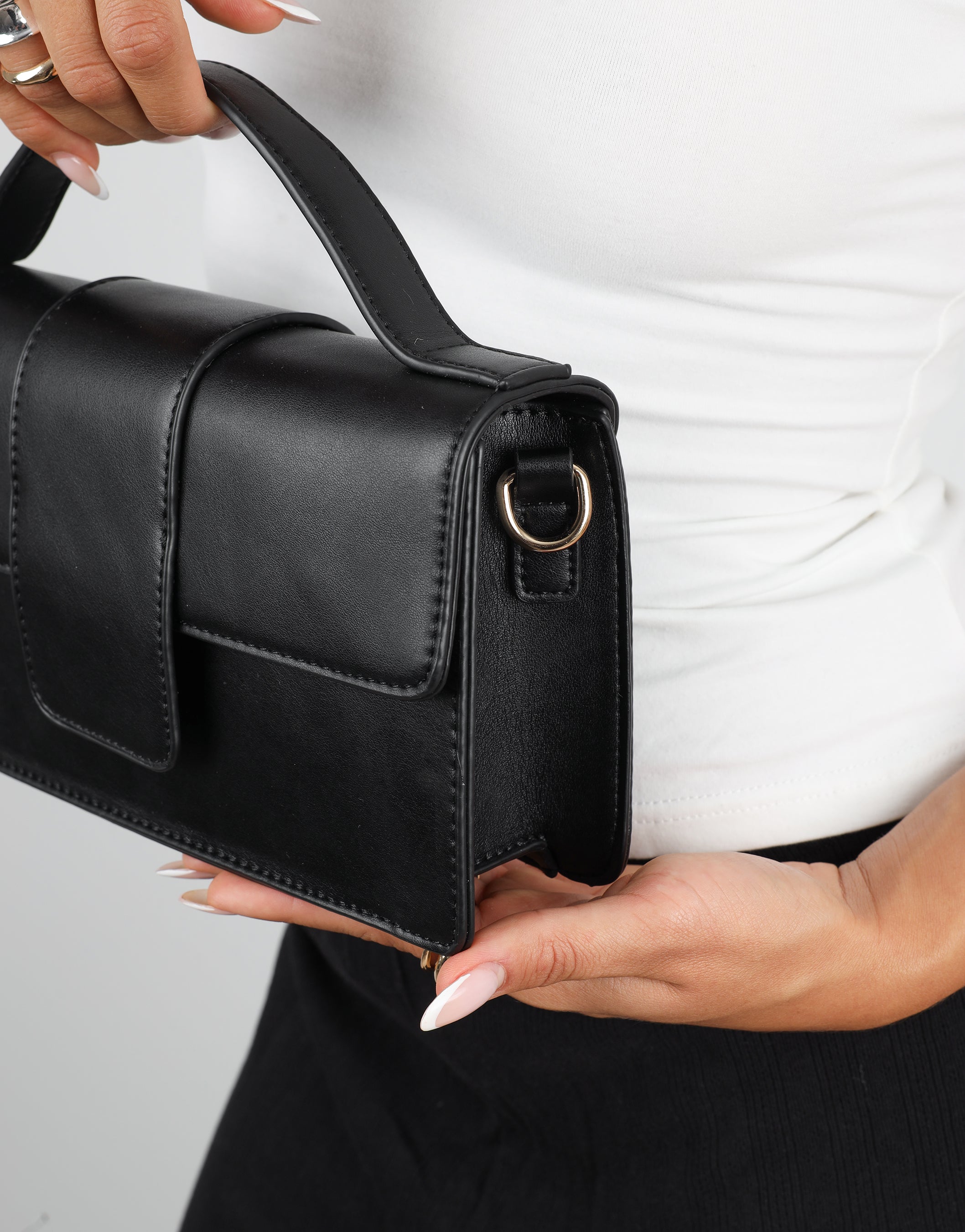 Cynthia Black Shoulder Bag | SIMMI London