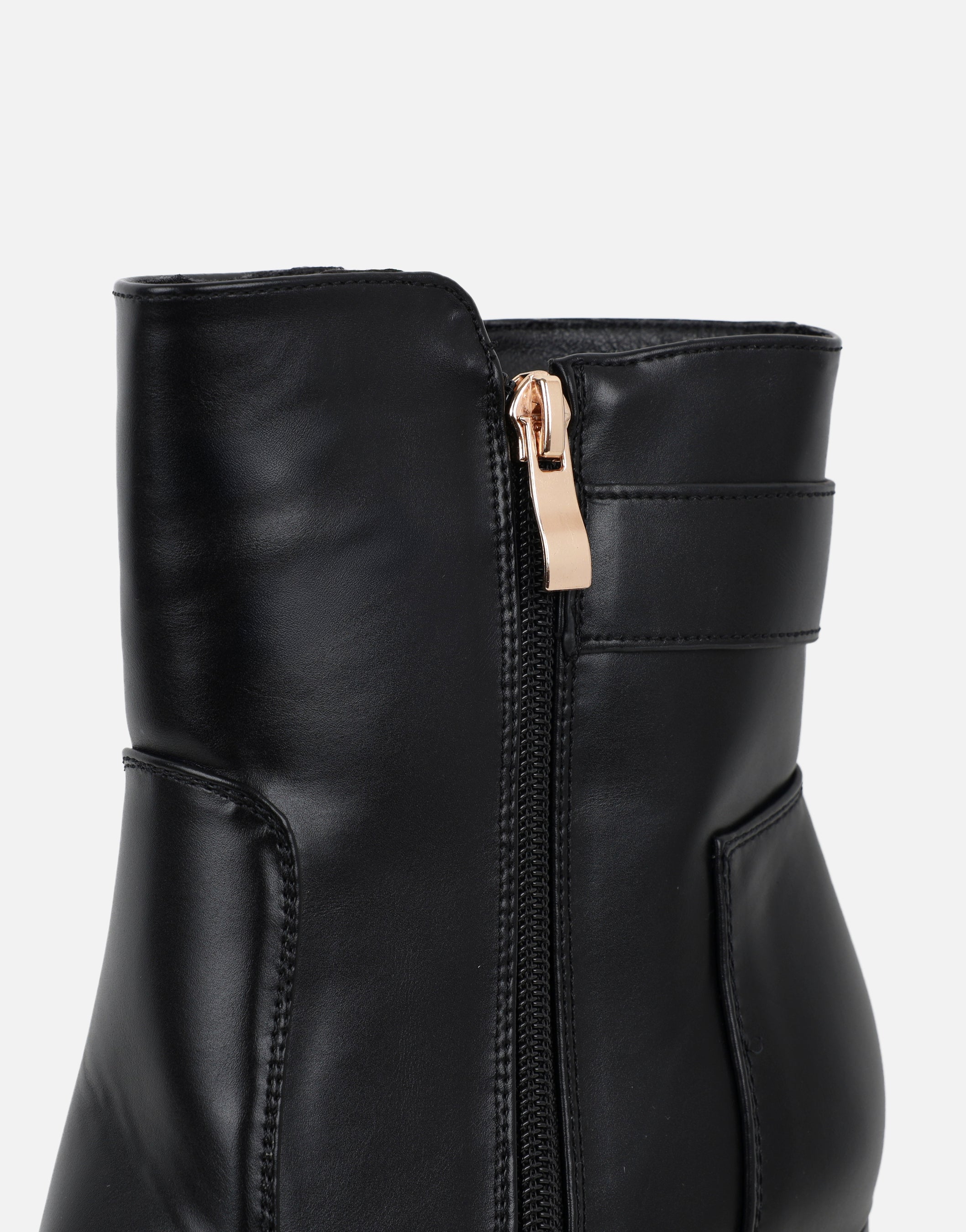 Esmerelda Black Boots | SIMMI London