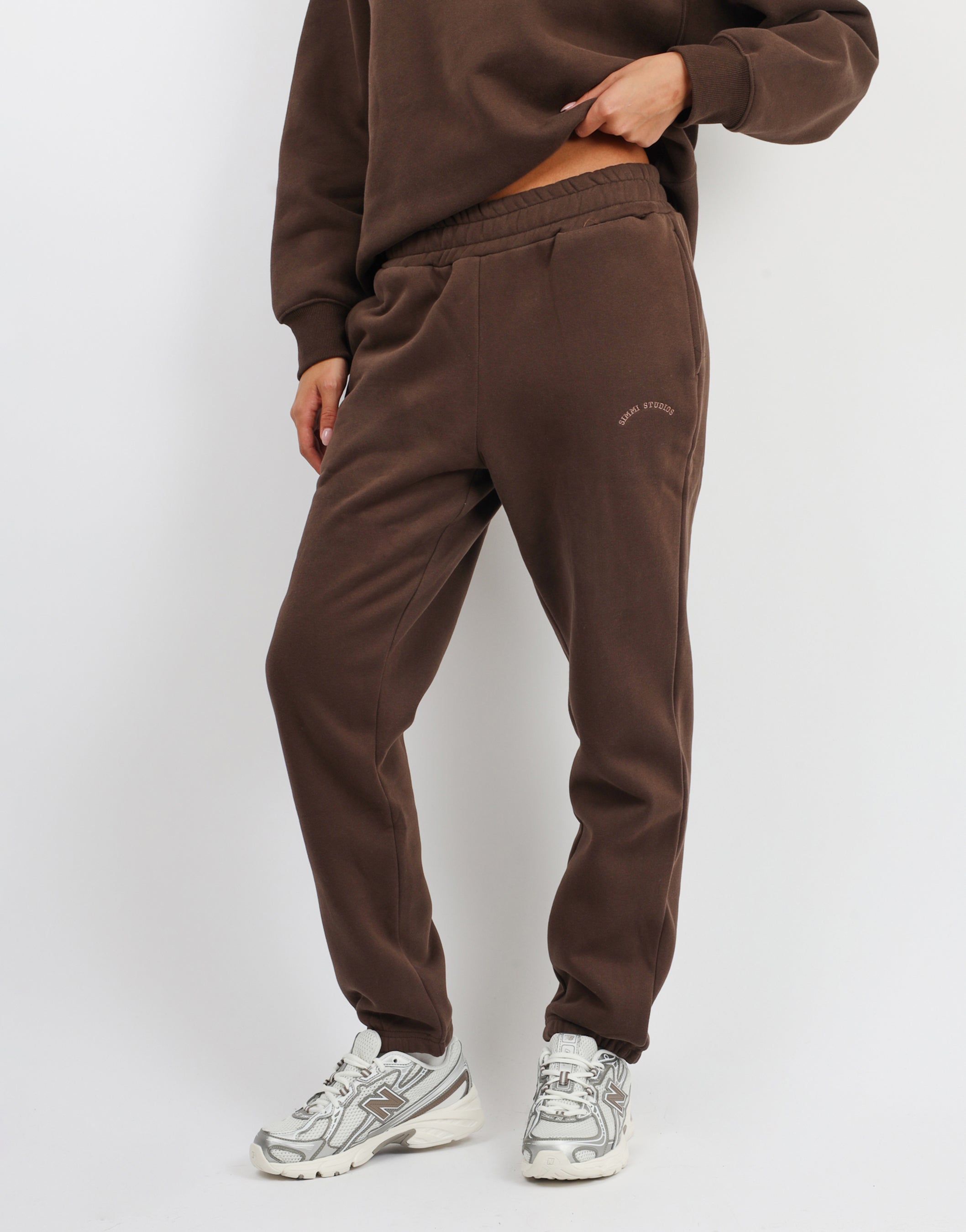 Elwood Varsity Cuffed Jogger in Chestnut | SIMMI London