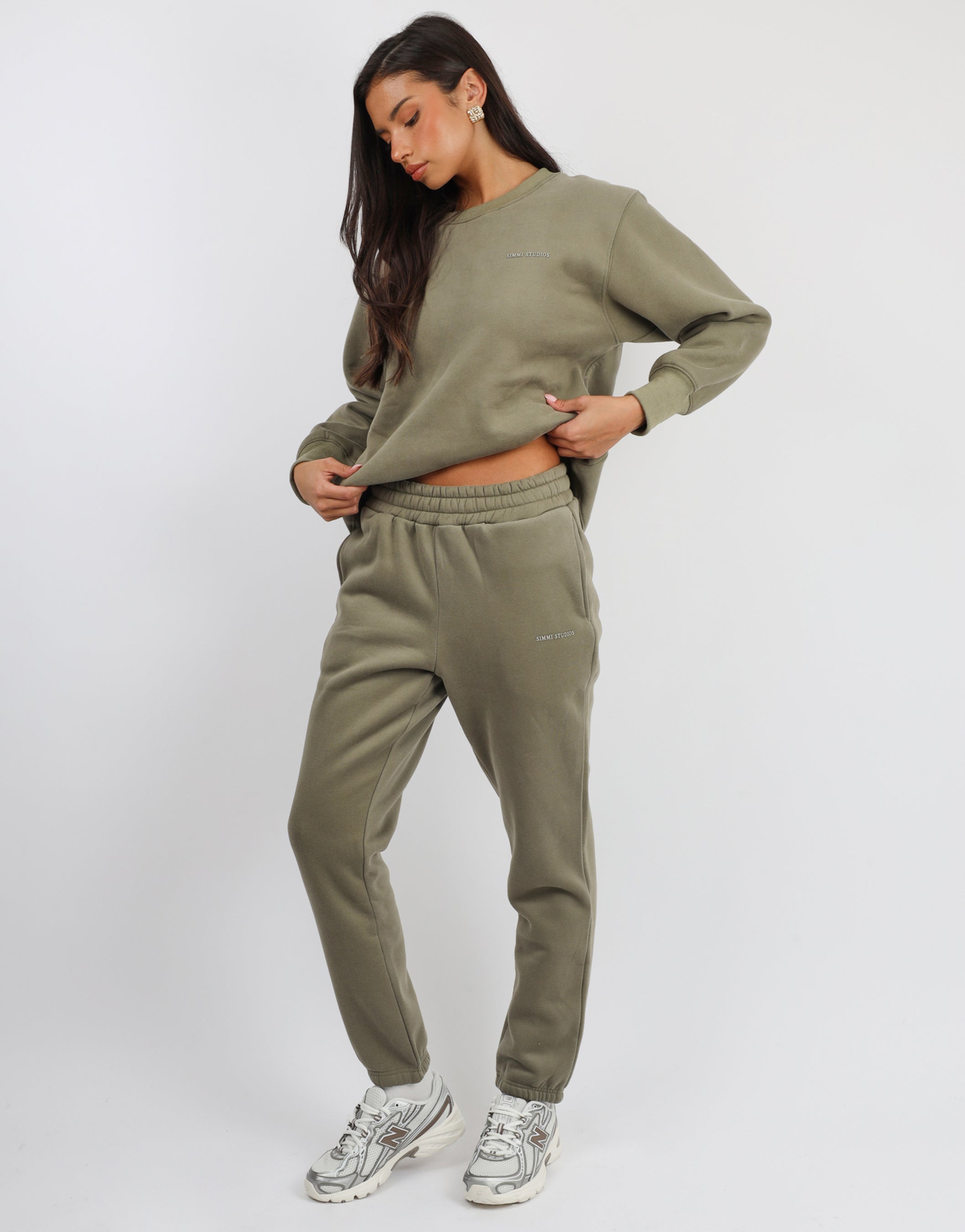 Ashby Essentials Sweatshirt in Olive | SIMMI London
