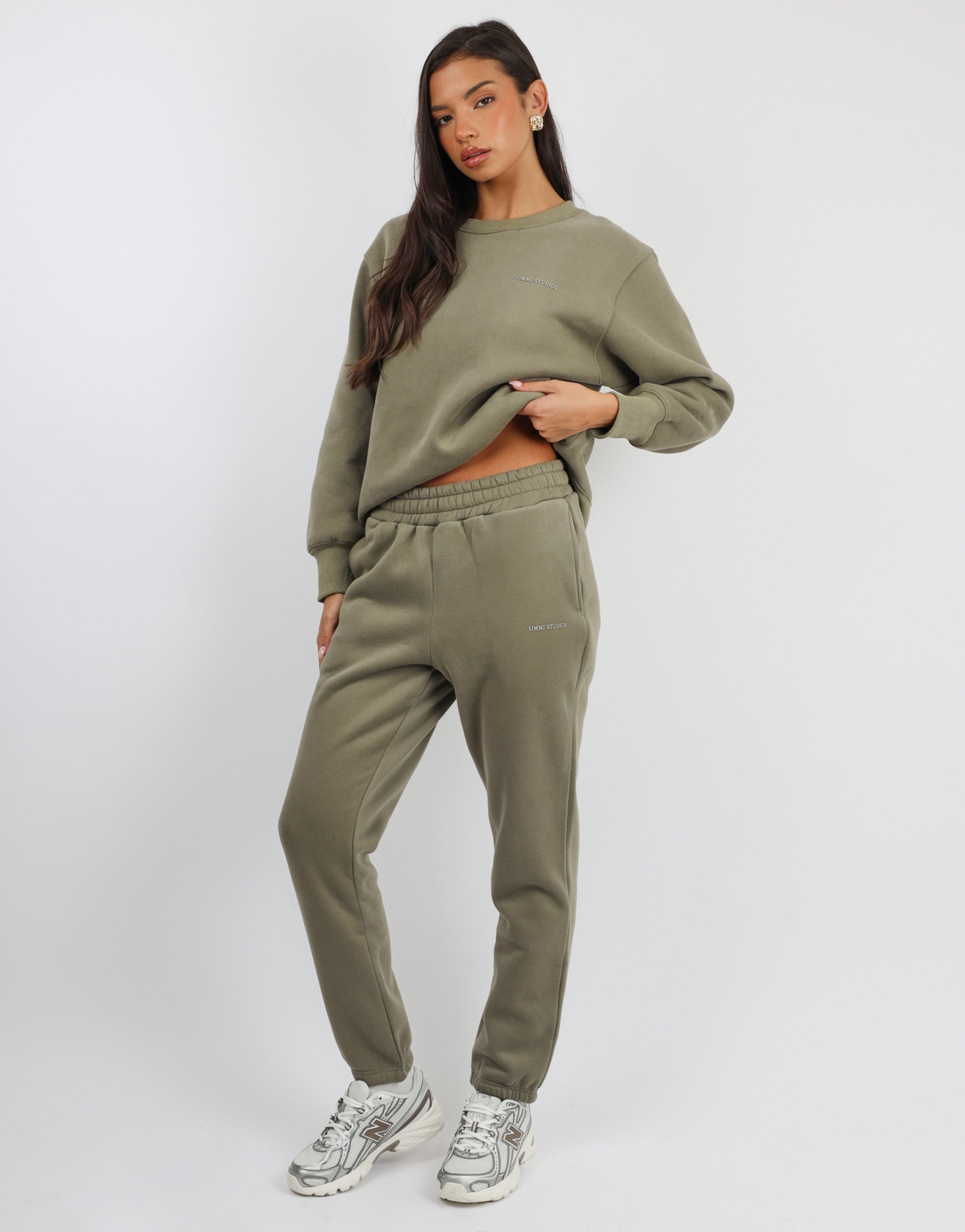 Elwood Essentials Cuffed Jogger in Olive | SIMMI London