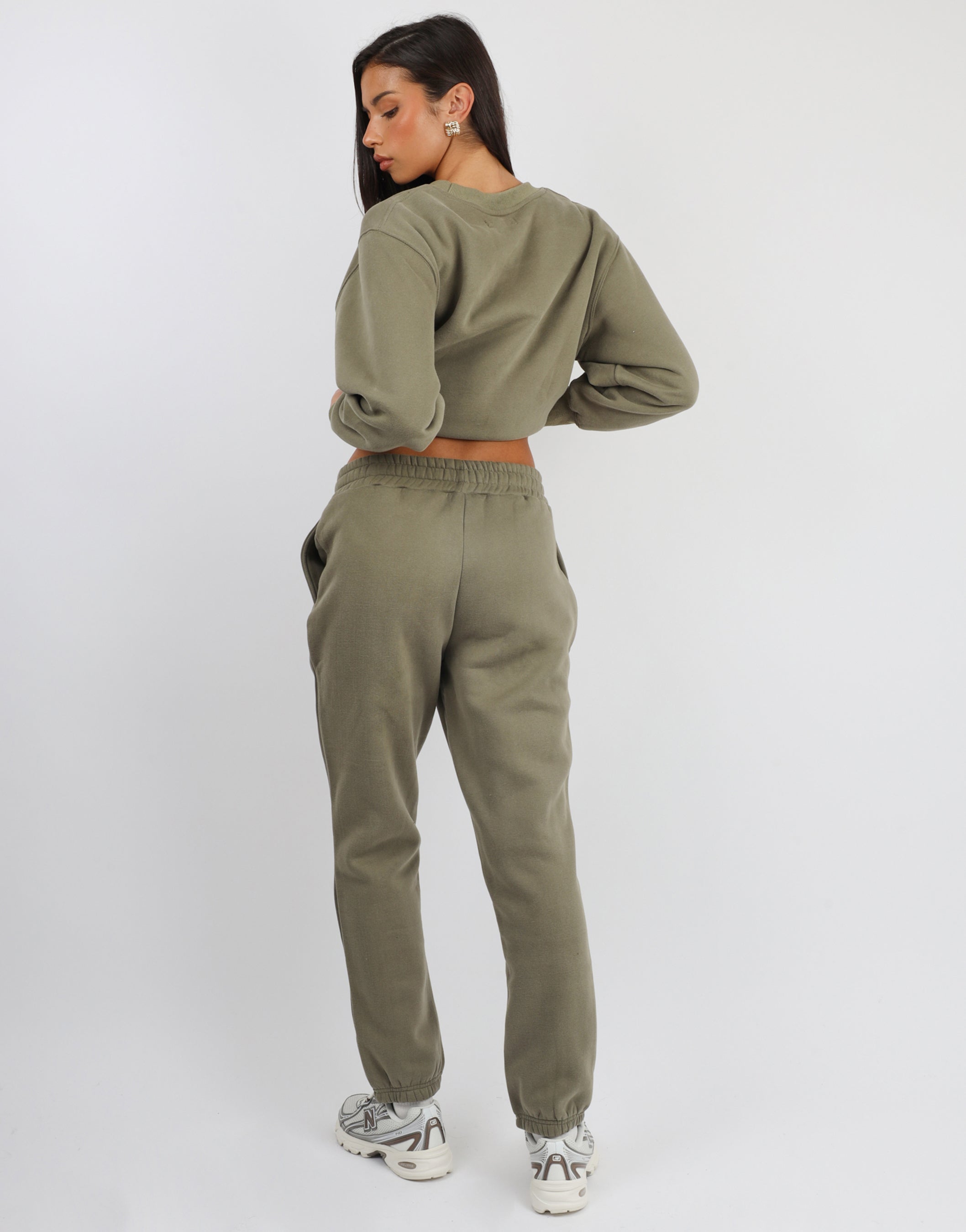 Elwood Essentials Cuffed Jogger in Olive | SIMMI London