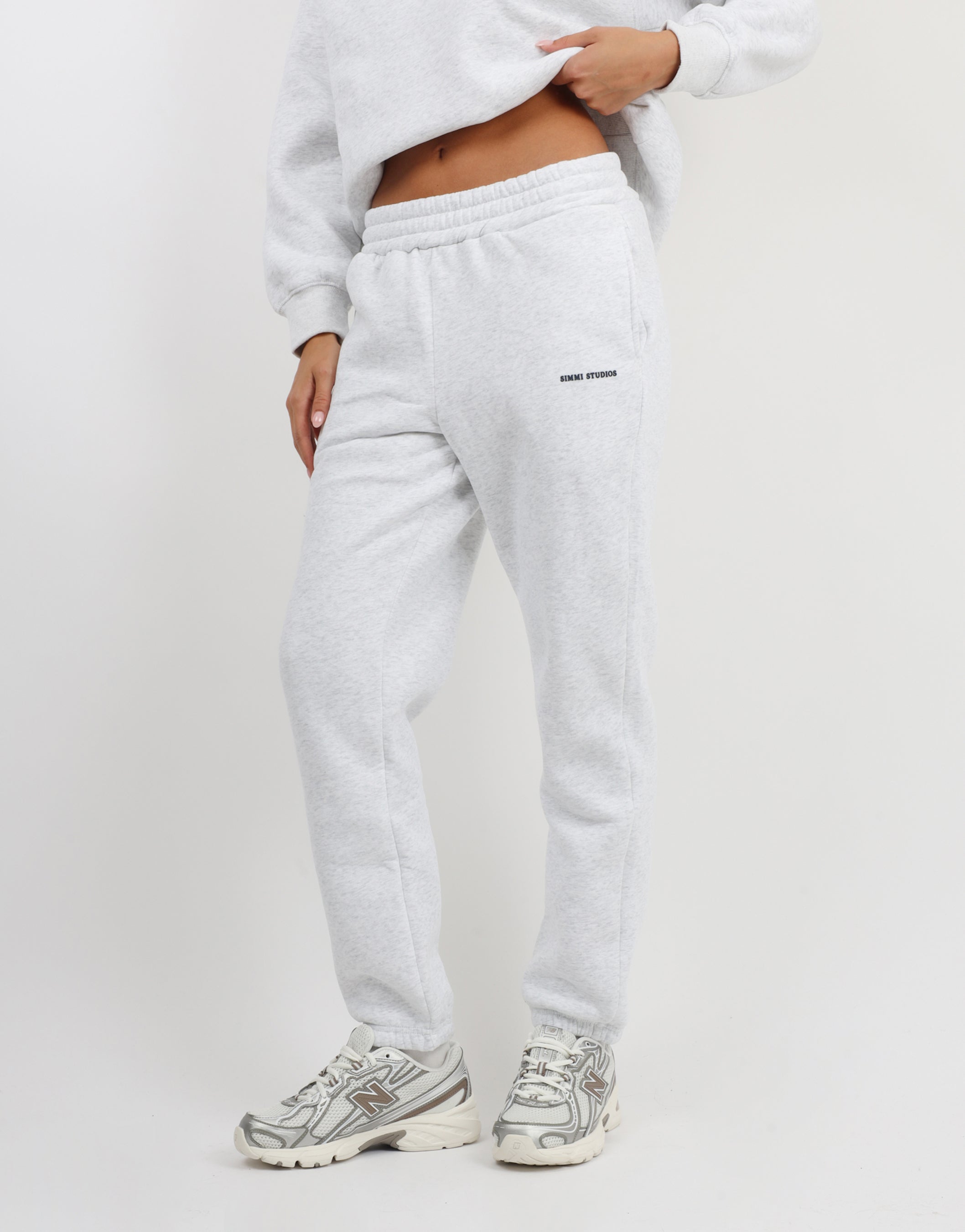 Elwood Essentials Cuffed Jogger in Pebble Grey | SIMMI London
