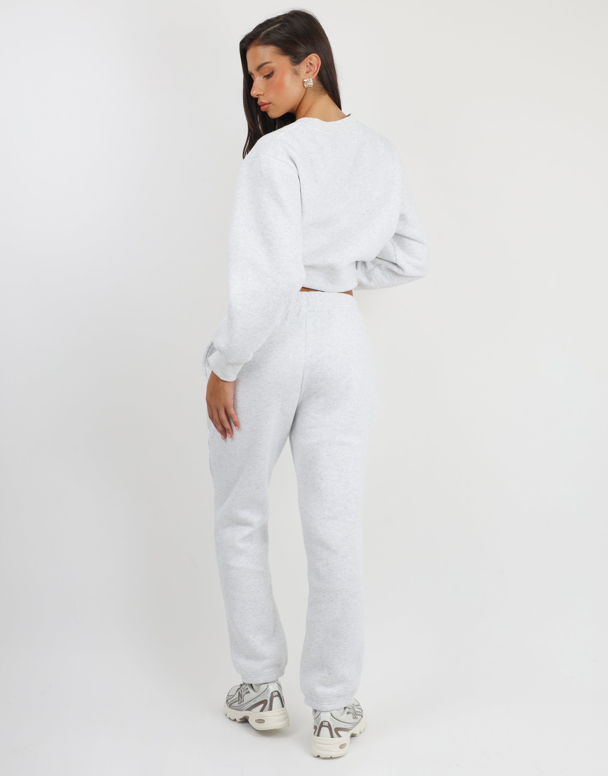 Elwood Essentials Cuffed Jogger in Pebble Grey | SIMMI London