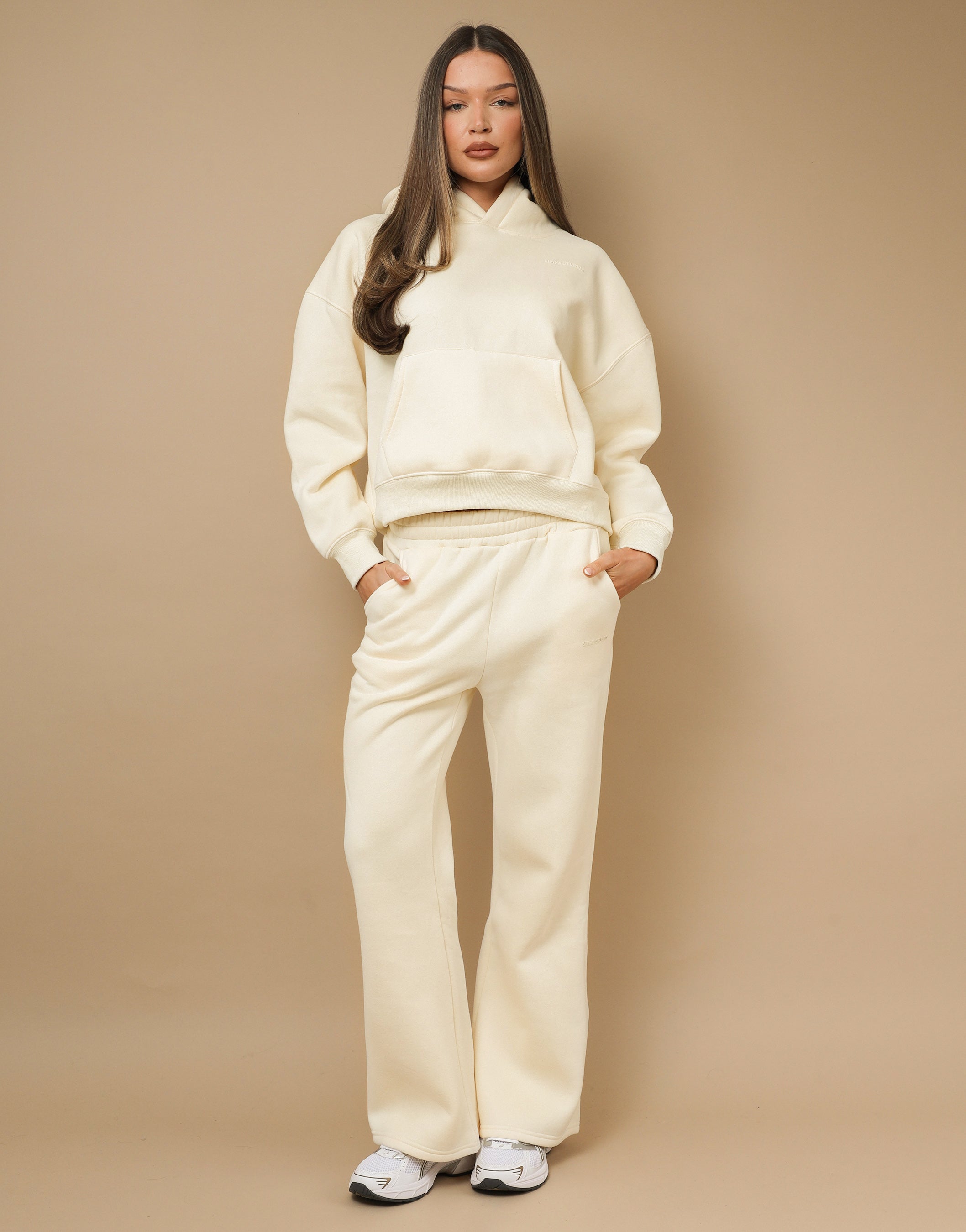 Colby essentials joggers in cream | SIMMI London