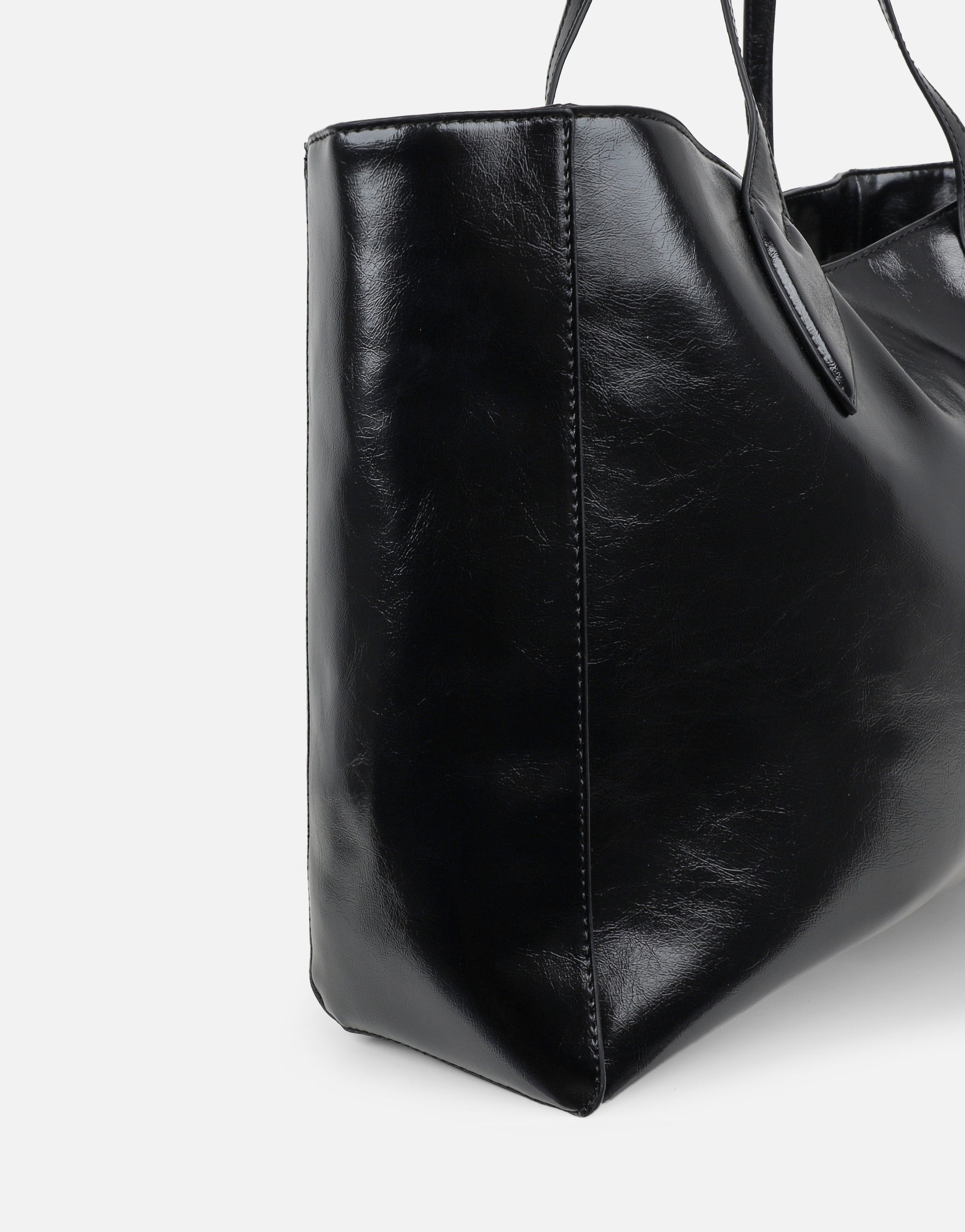 Vaelina Black Crinkle Handbag | SIMMI London