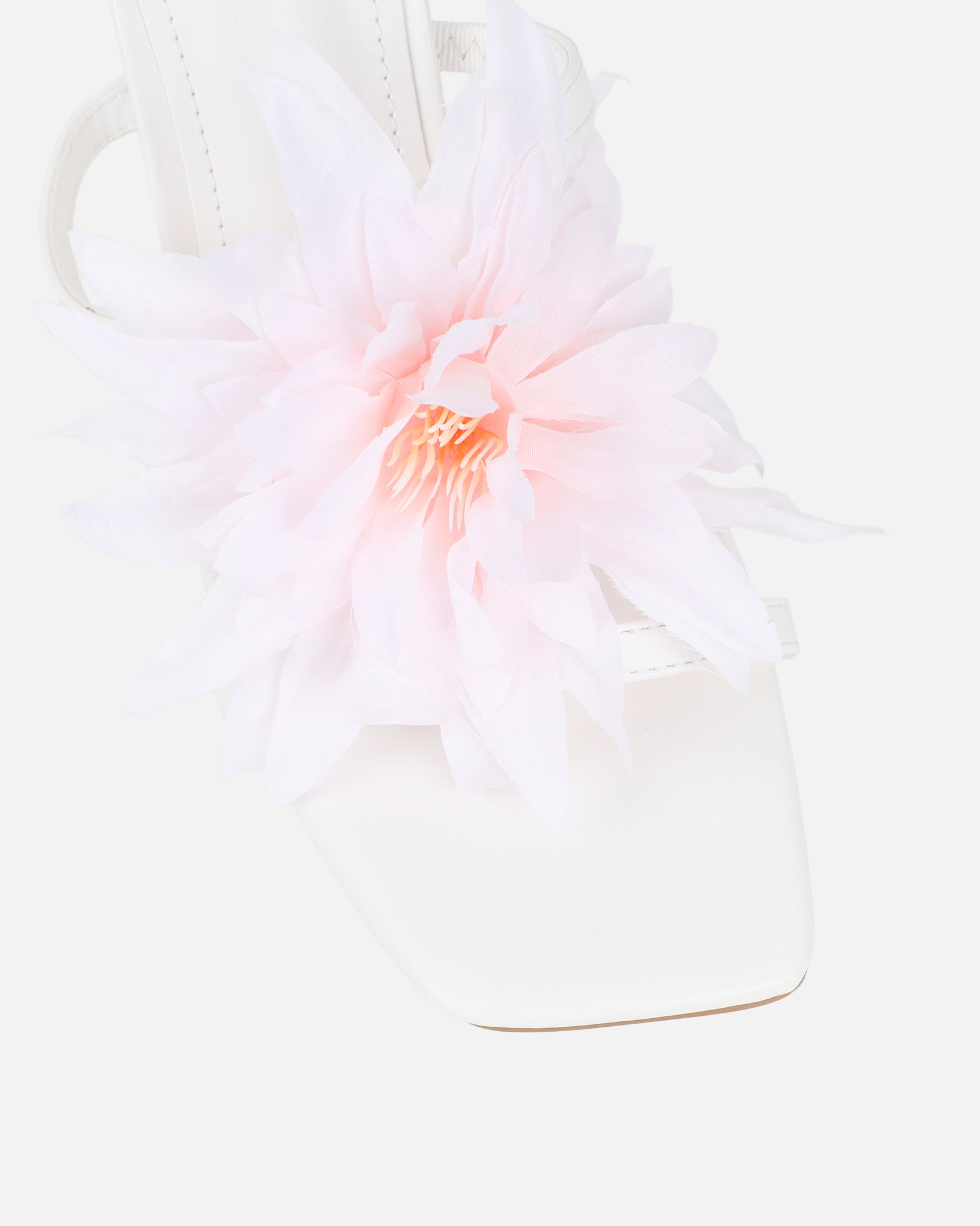 Vaughan White Flower Detail Mules | SIMMI London