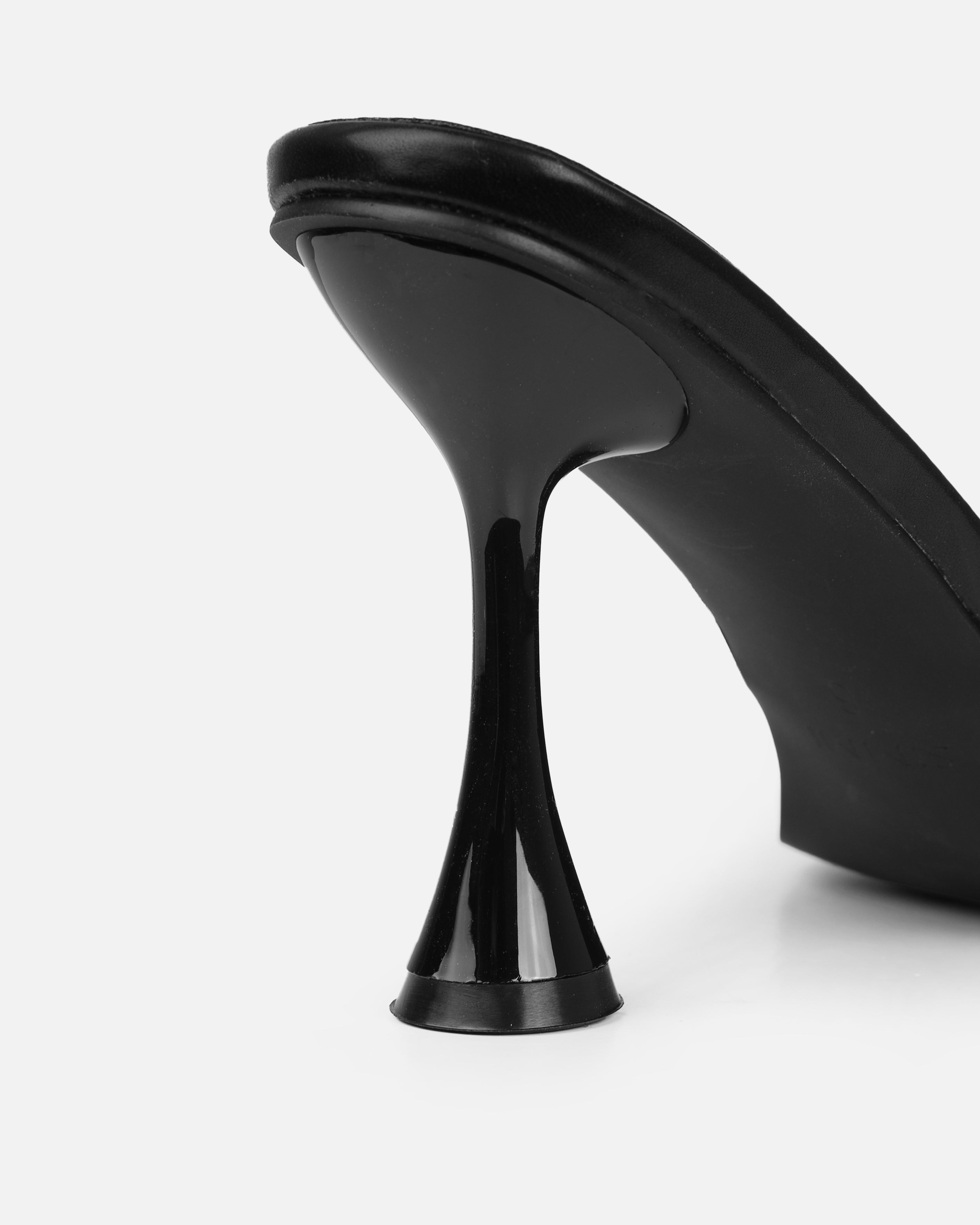 Damarai Black Mid Heel Toe Thong Mules | SIMMI London