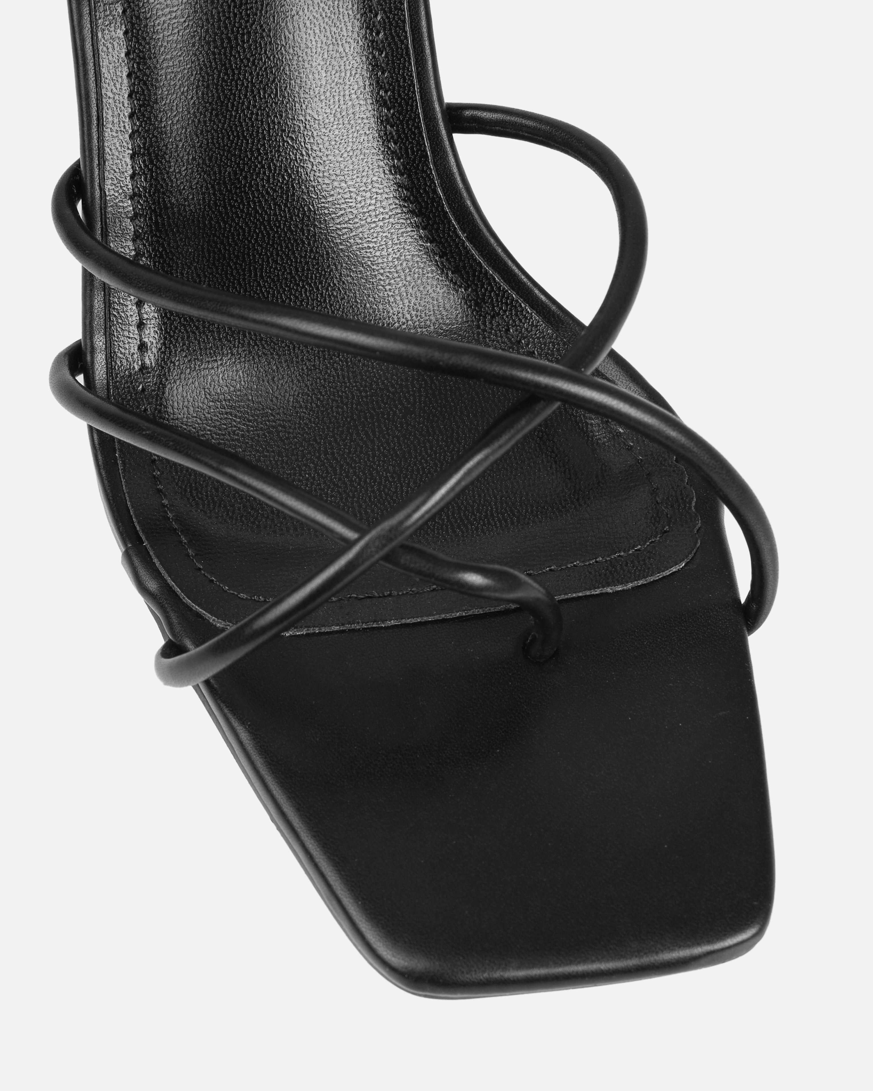 Damarai Black Mid Heel Toe Thong Mules | SIMMI London