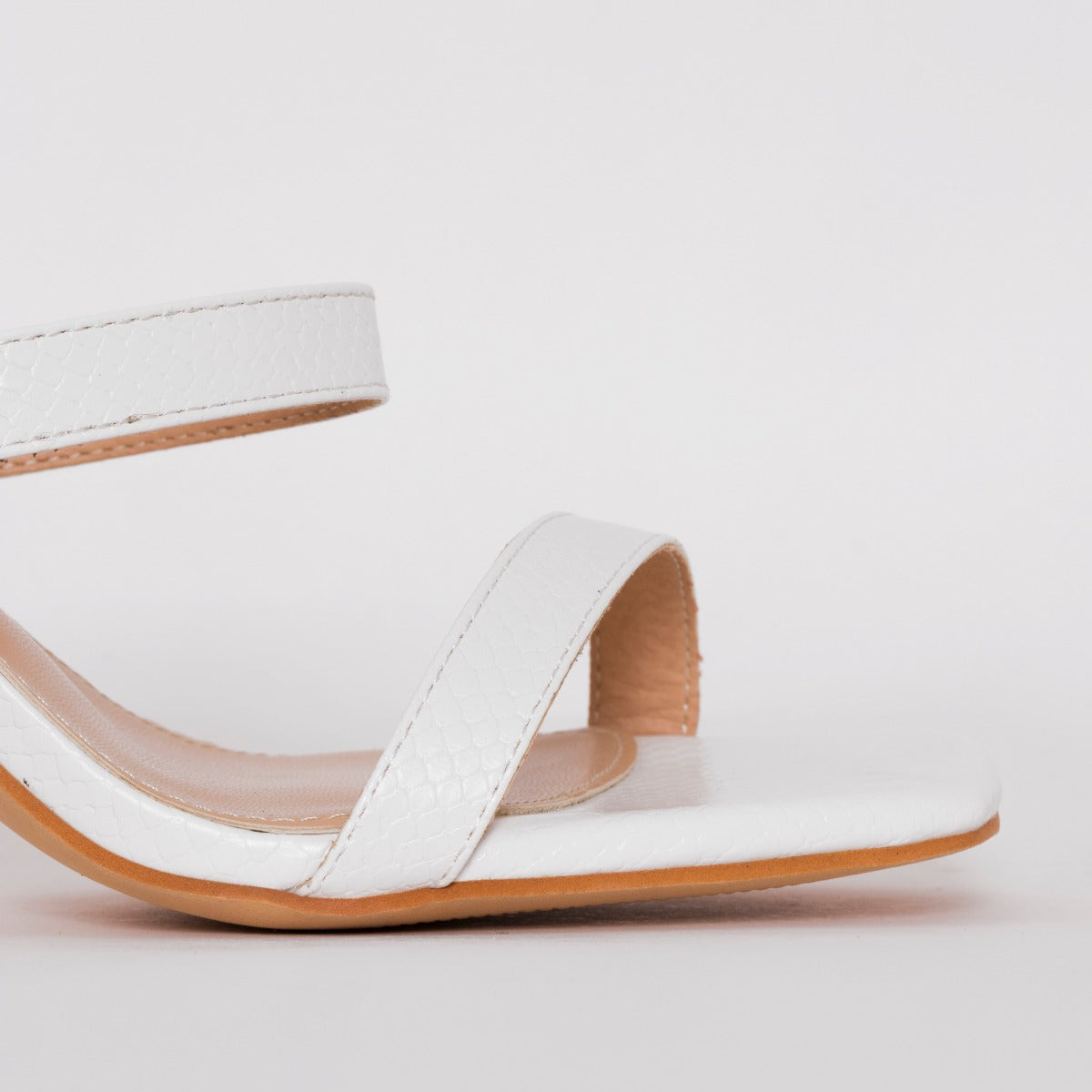 SIMMI SHOES / DALLA WIDE FIT WHITE SNAKE PRINT MID HEEL MULES