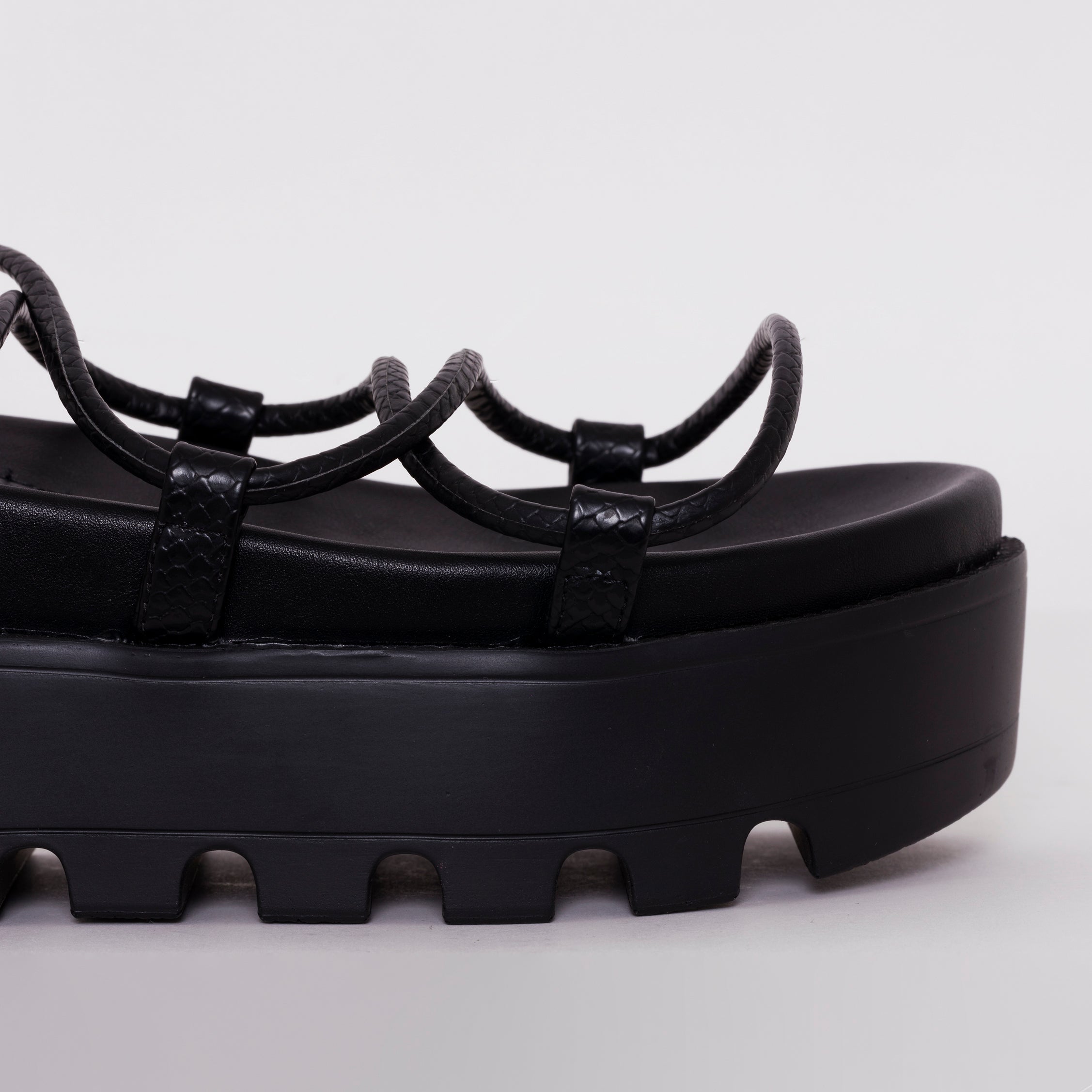 SIMMI SHOES / THOMA BLACK LIZARD PRINT LACE UP FLATFORMS