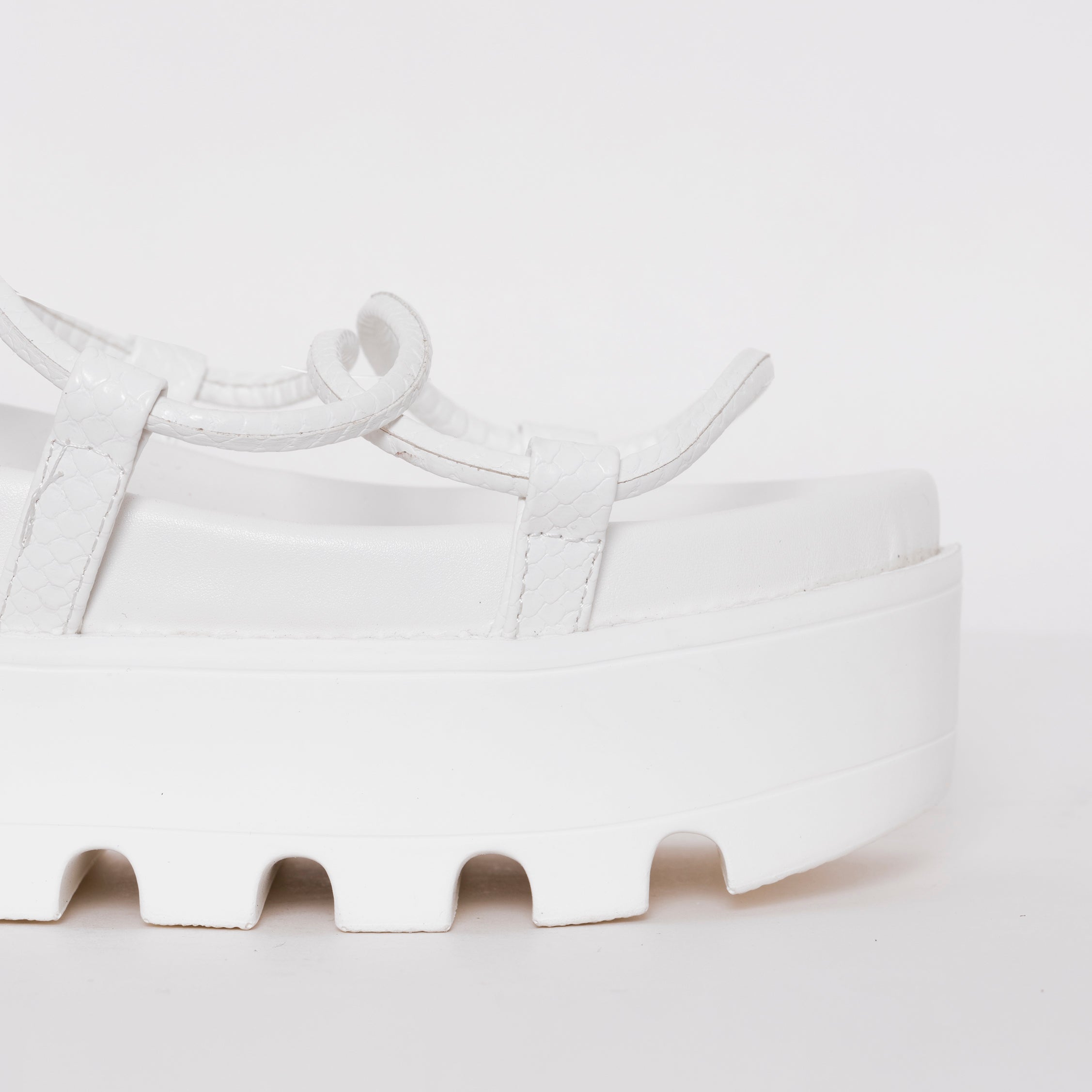 SIMMI SHOES / THOMA WHITE LIZARD PRINT LACE UP FLATFORMS