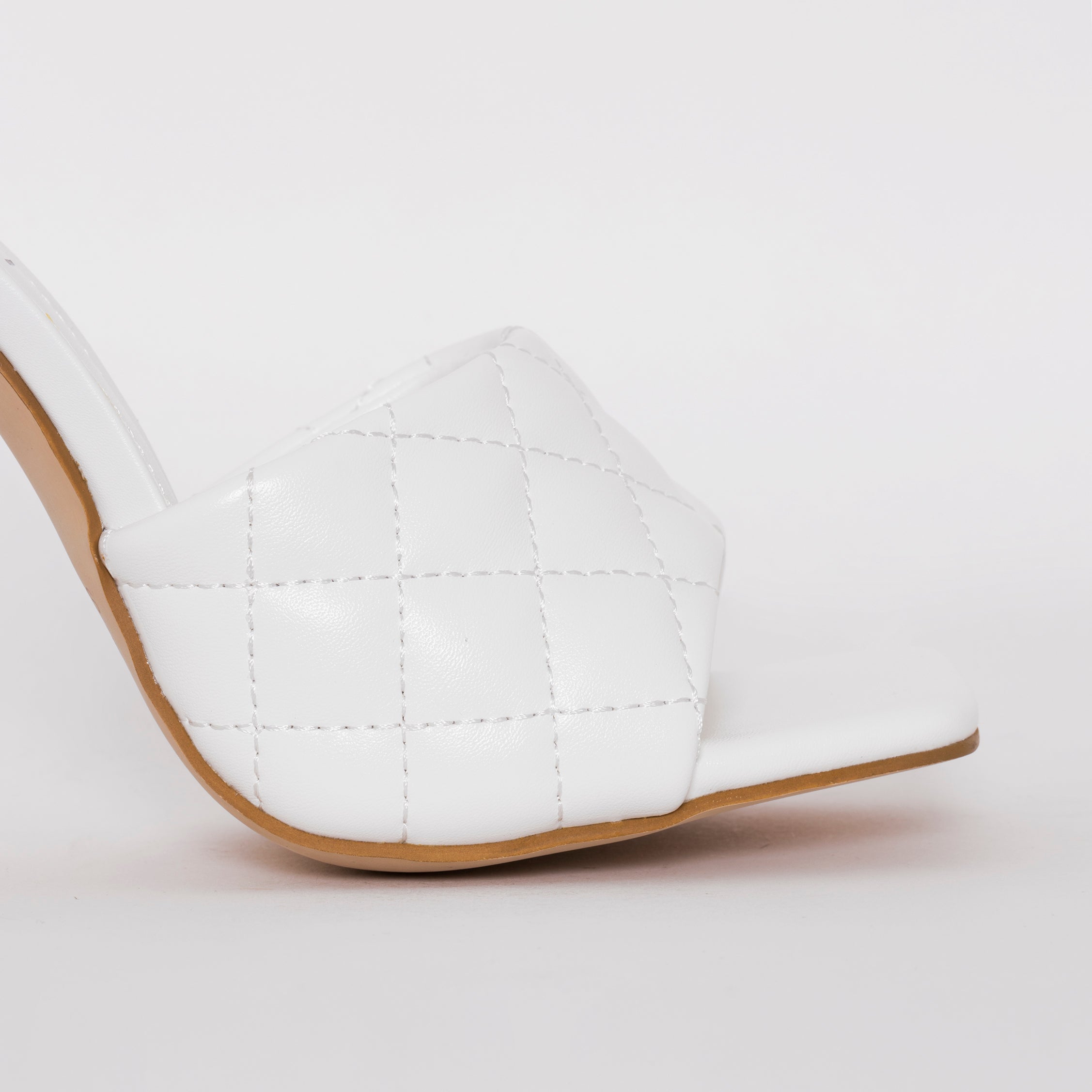 SIMMI SHOES / MARIAN WHITE QUILTED MULE HEELS