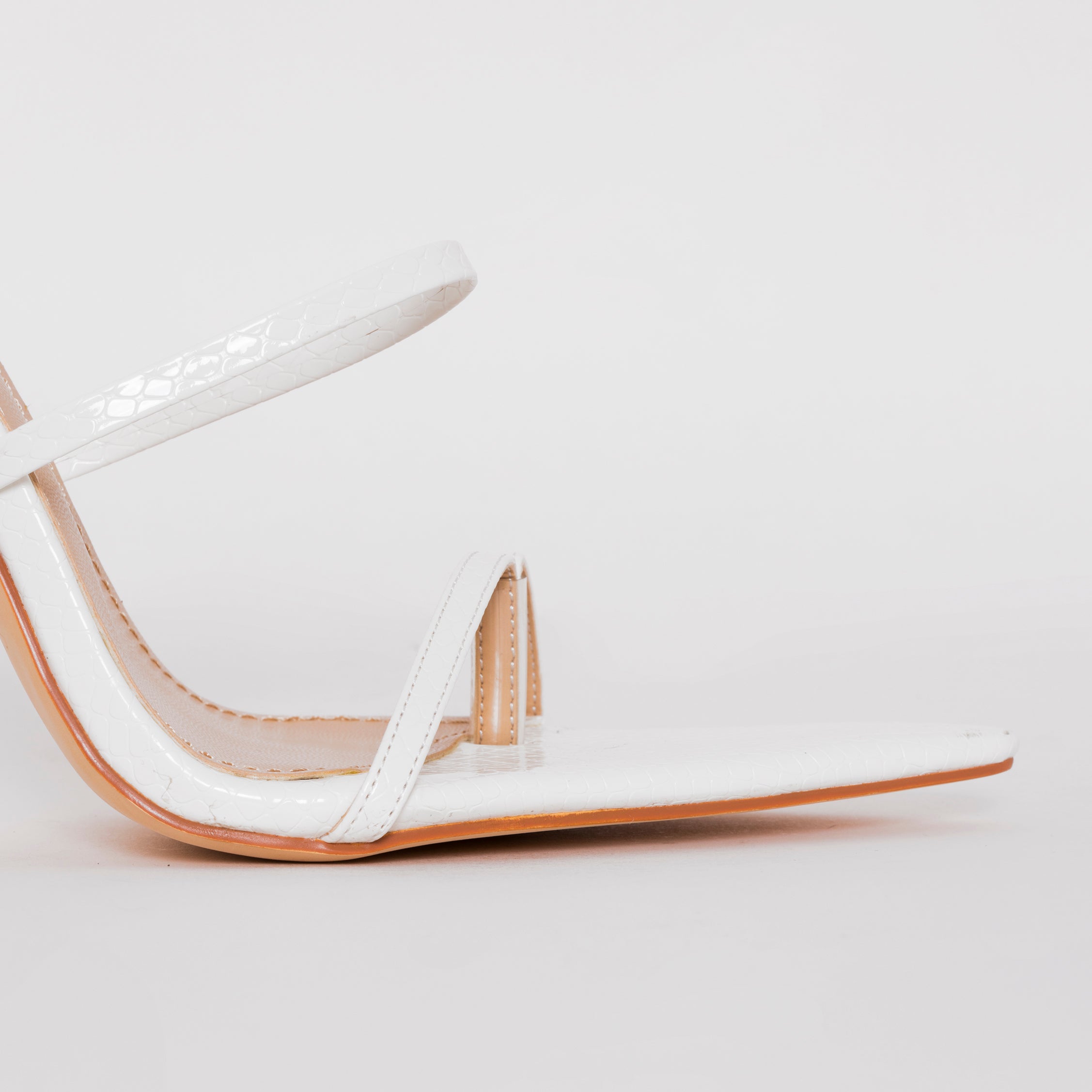 SIMMI SHOES / TYLER WHITE SNAKE PRINT LACE UP HEELS