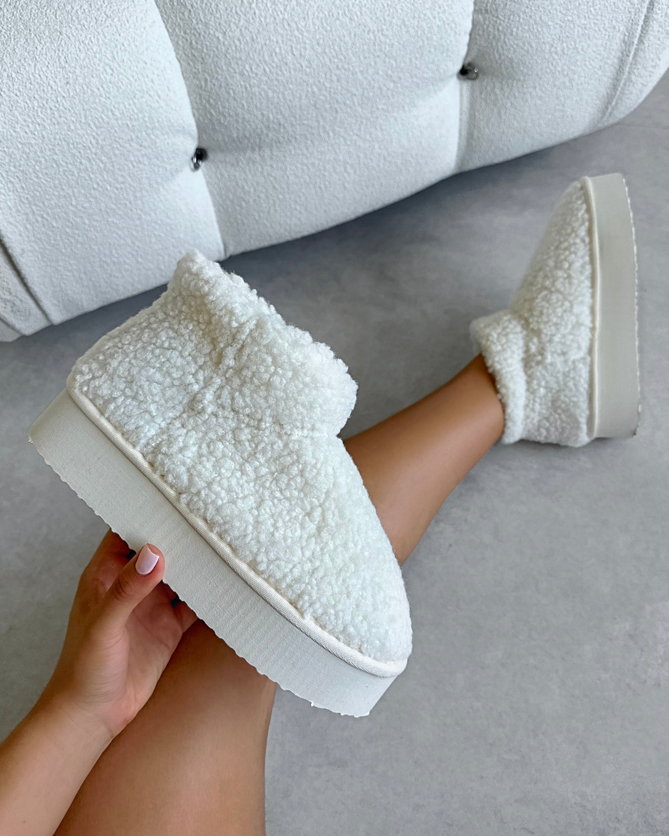 Fleecy Cream Borg Flatform Boots | SIMMI London