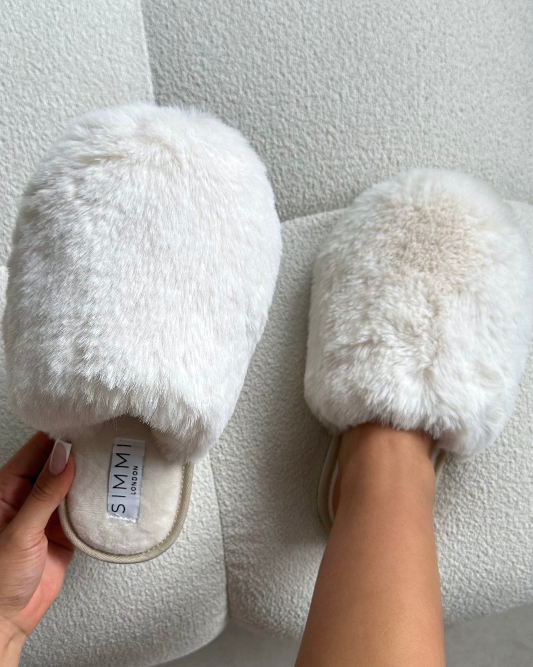 Fluff Cream Faux Fur Round Slippers | SIMMI London