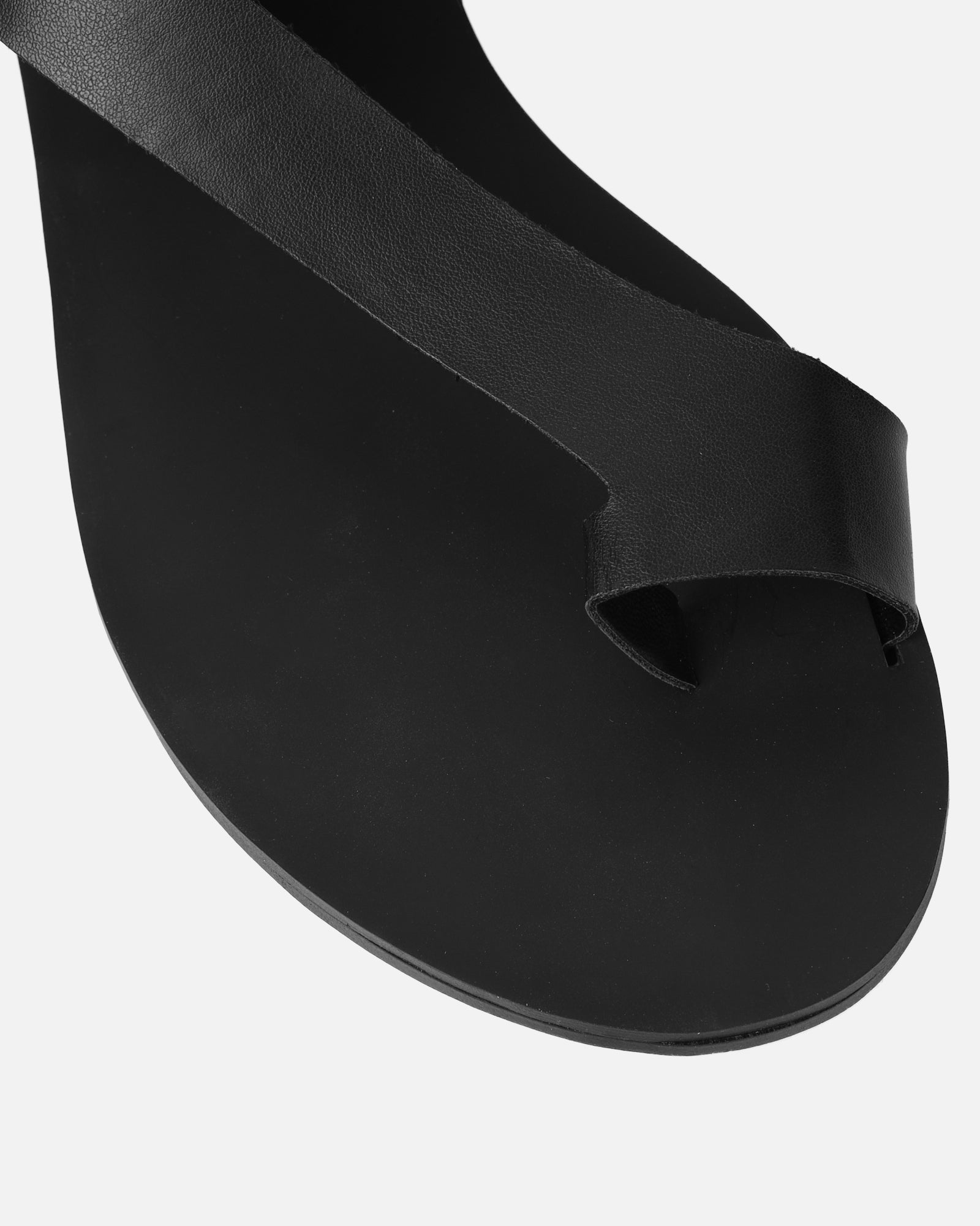 Gypsy black toe loop flat sandals | SIMMI London