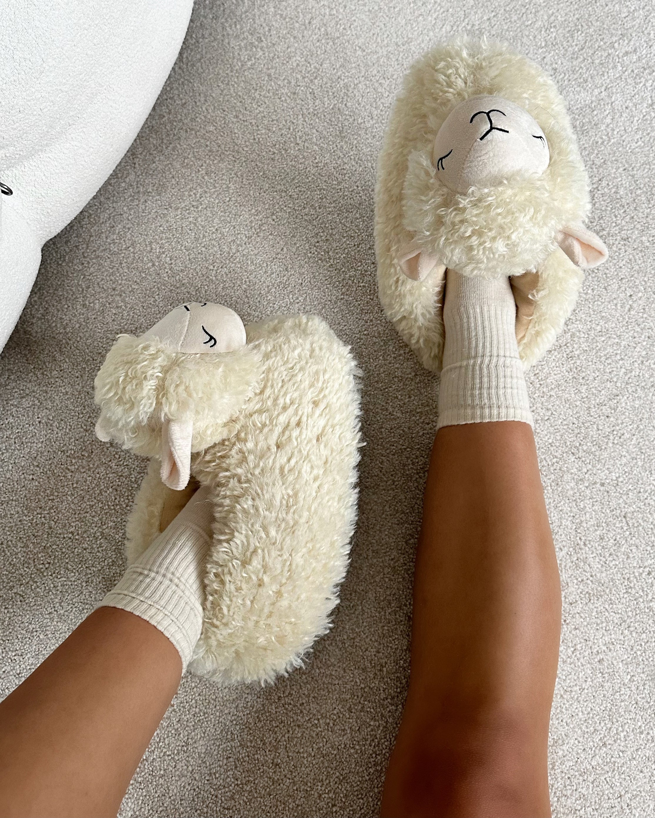Lucy Llama Cream Fluffy Novelty Slippers | SIMMI London