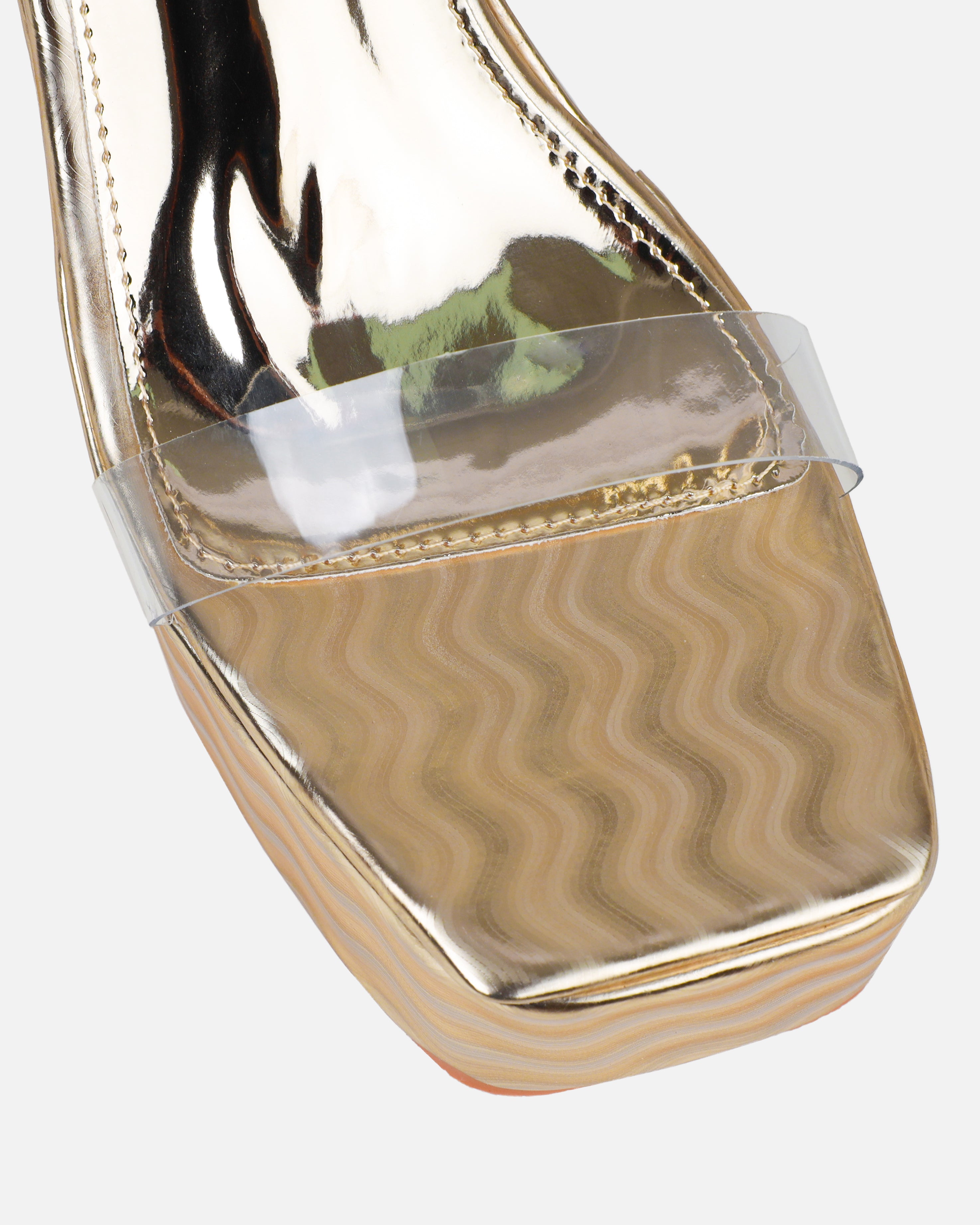 Lulee Gold Wavy Wedges | SIMMI London