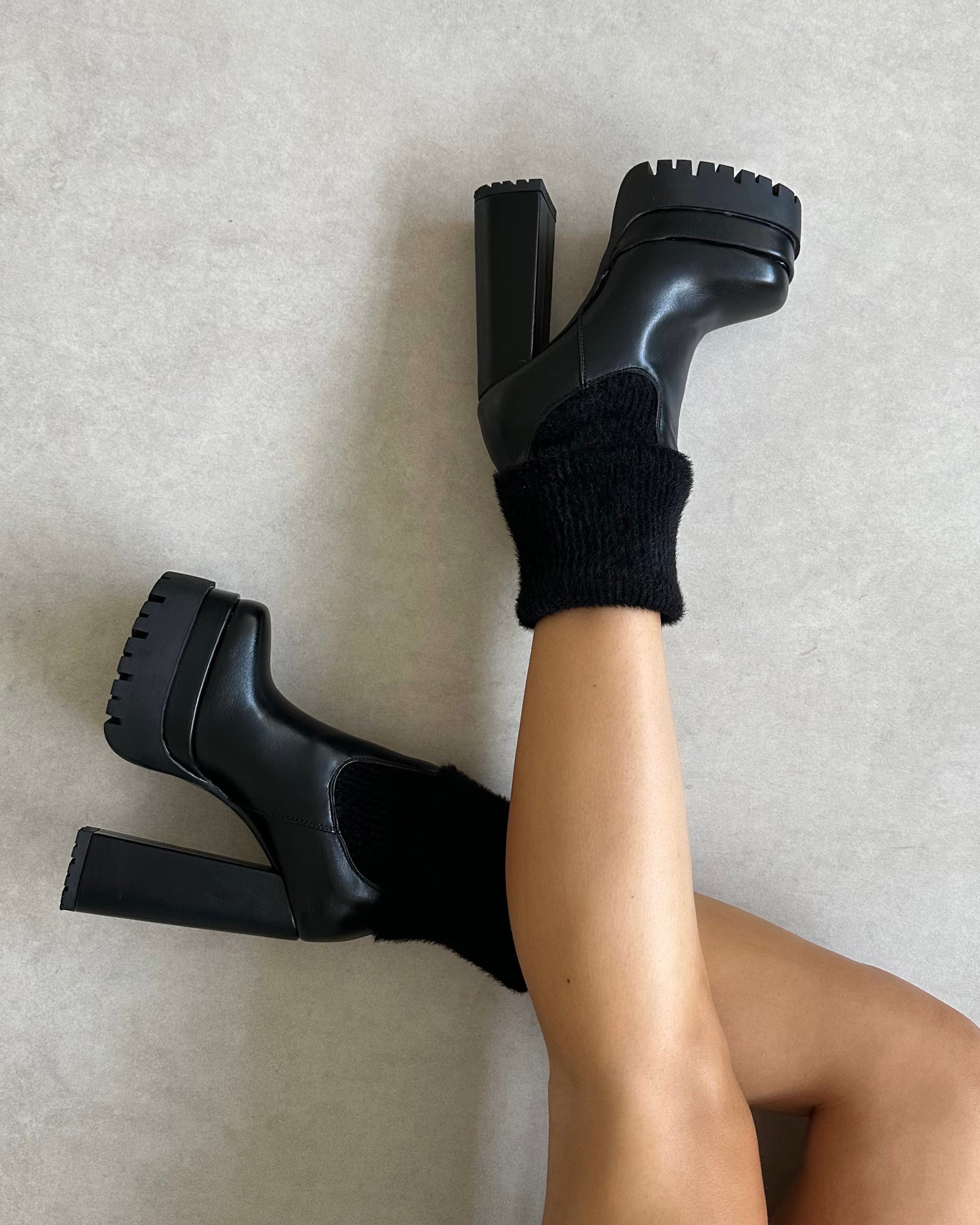 Roddy Black Platform Chelsea Boots With Fluffy Sock | SIMMI London