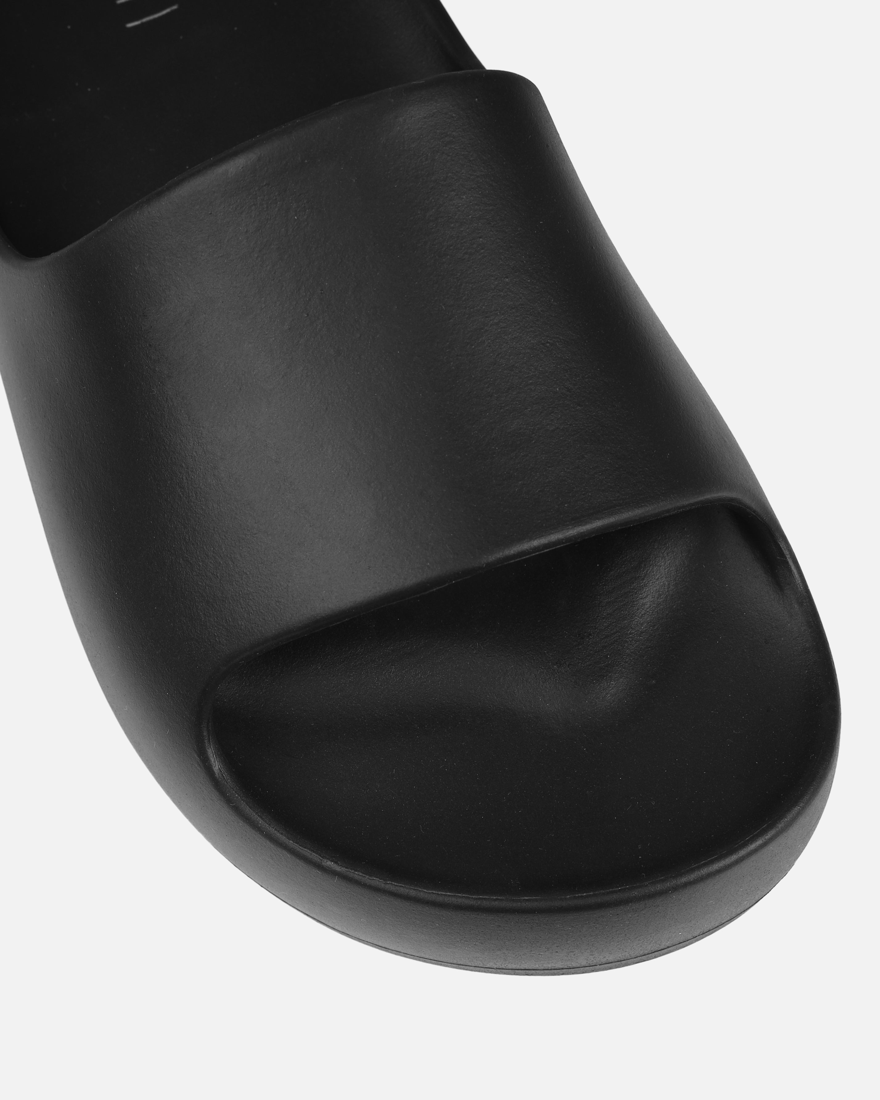 Tasha Ghouri Sunshine Black Flatform Moulded Sliders | SIMMI London