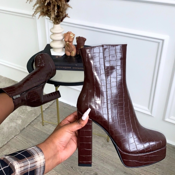 SIMMI SHOES / Jessica Tan Faux Croc Print Block Heel Platform Boots
