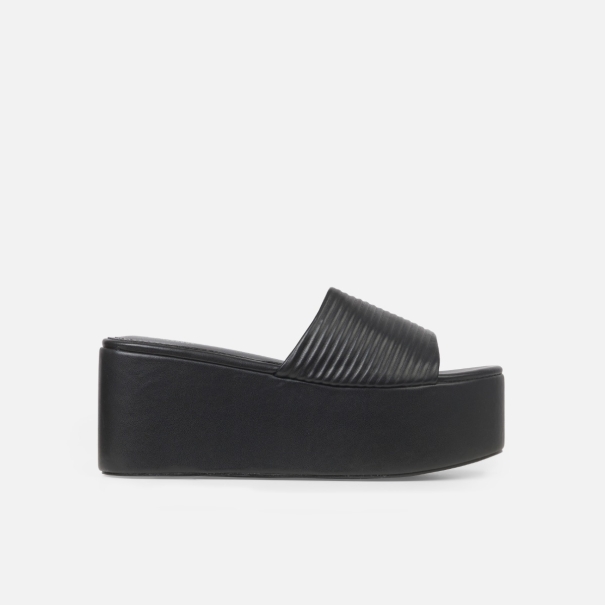Saanvi Black Flatform Sandals | SIMMI London 