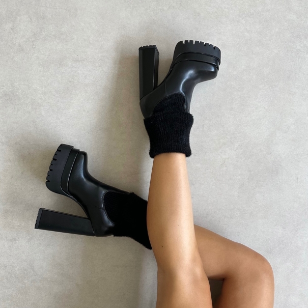 Roddy Black Platform Chelsea Boots With Fluffy Sock | SIMMI London