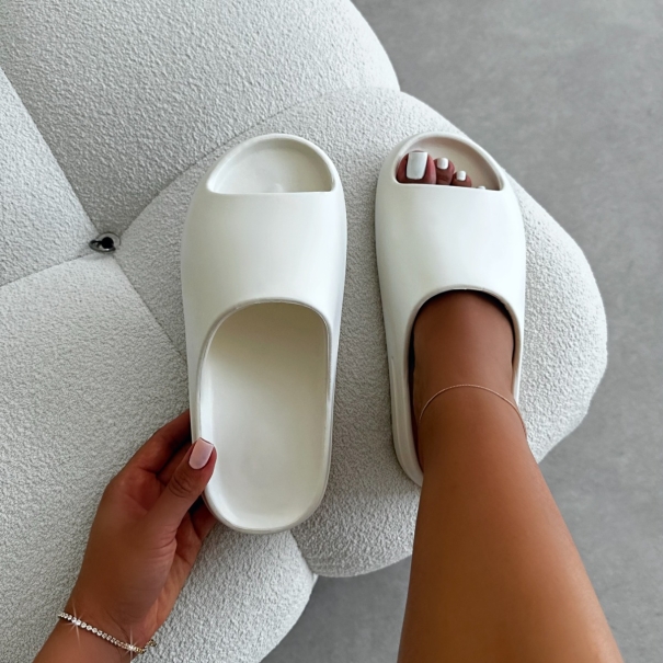 Sand White Moulded Sliders | SIMMI London