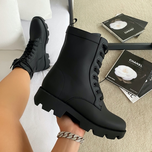 SIMMI Shoes / Tallie Black Lace Up Ankle Boots