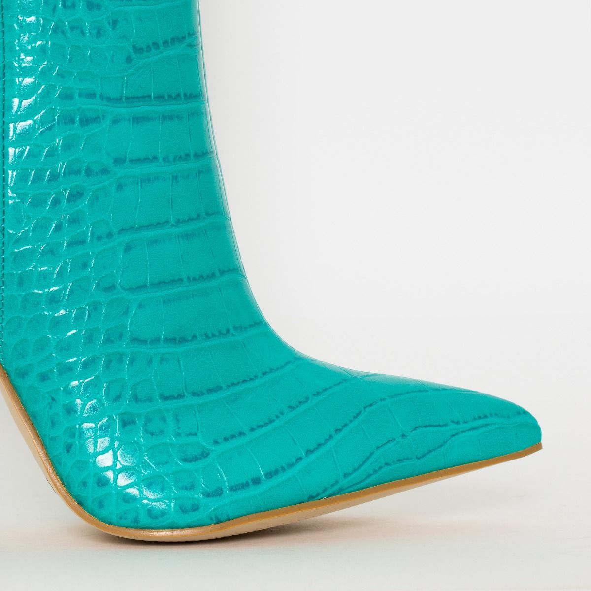 boots turquoise